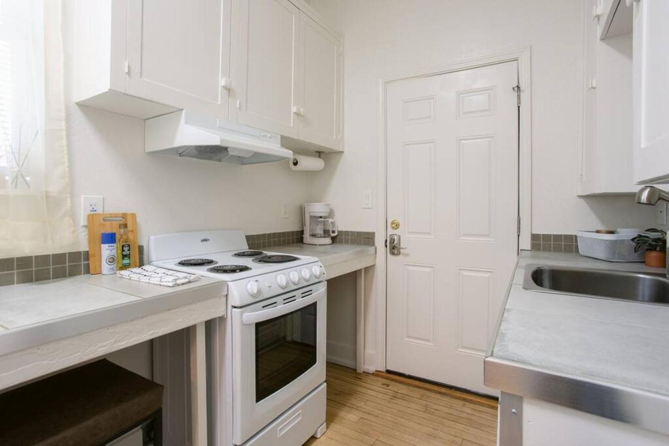 Oakdale Suites - Master Property