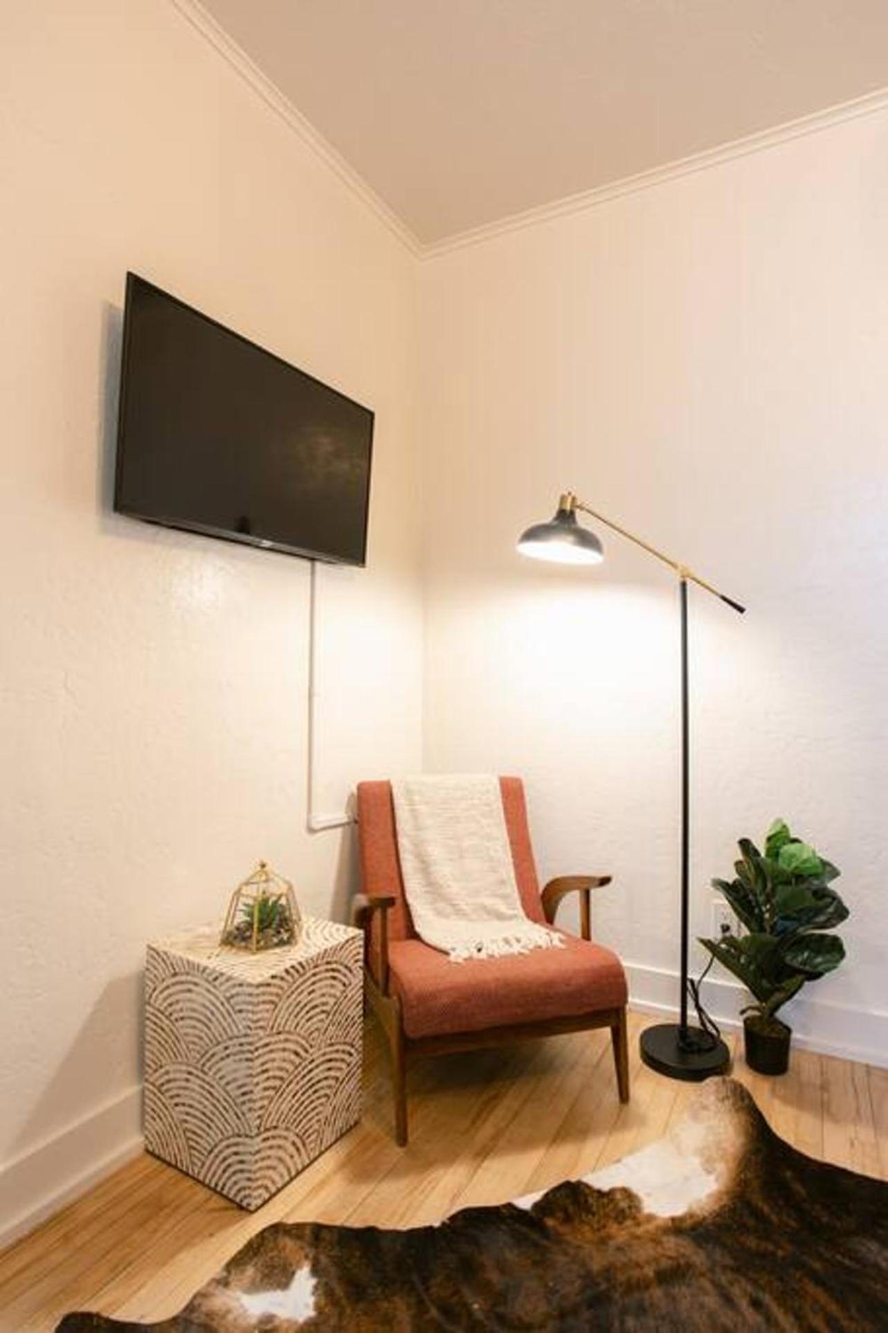 Oakdale Suites - Master Property