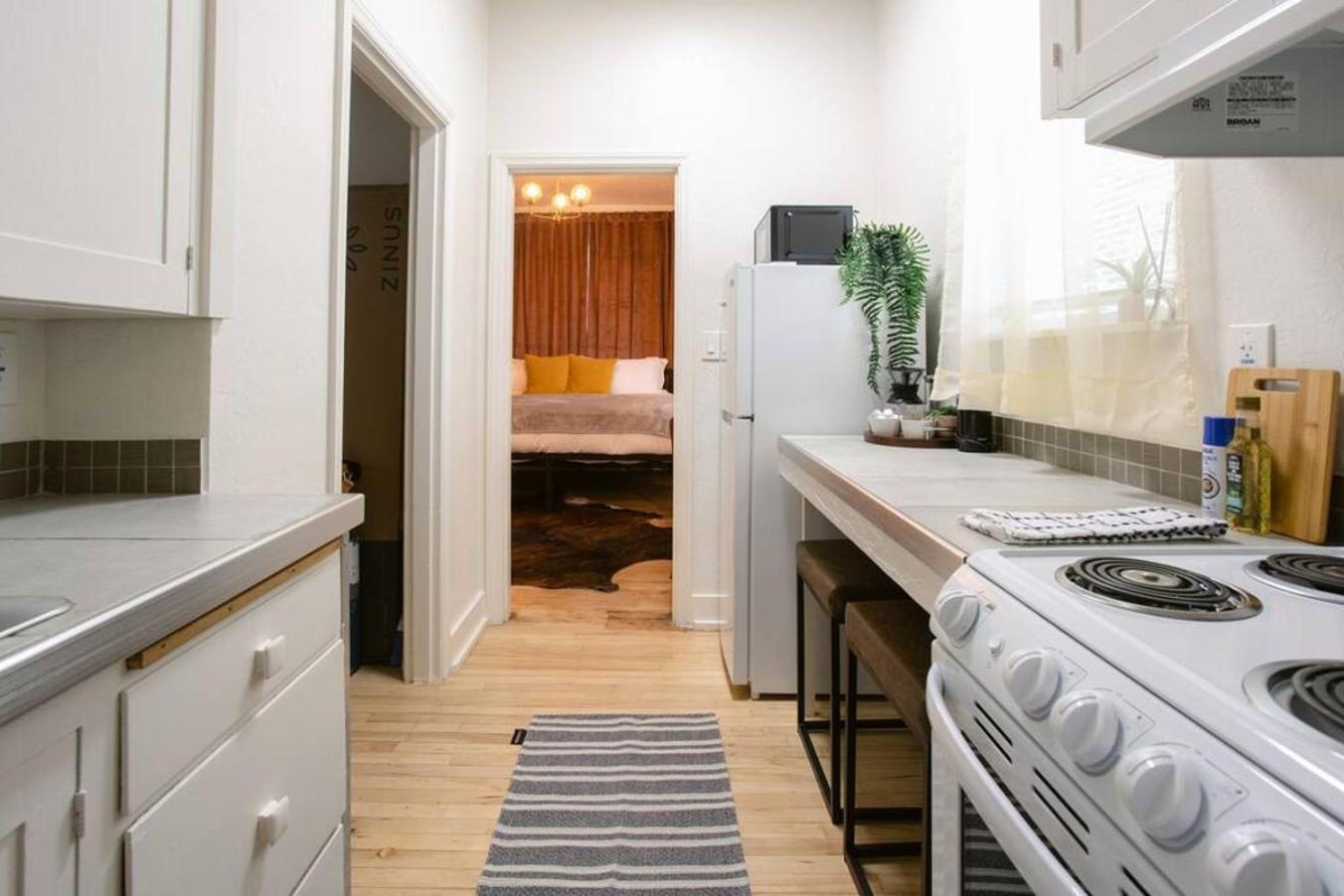 Oakdale Suites - Master Property