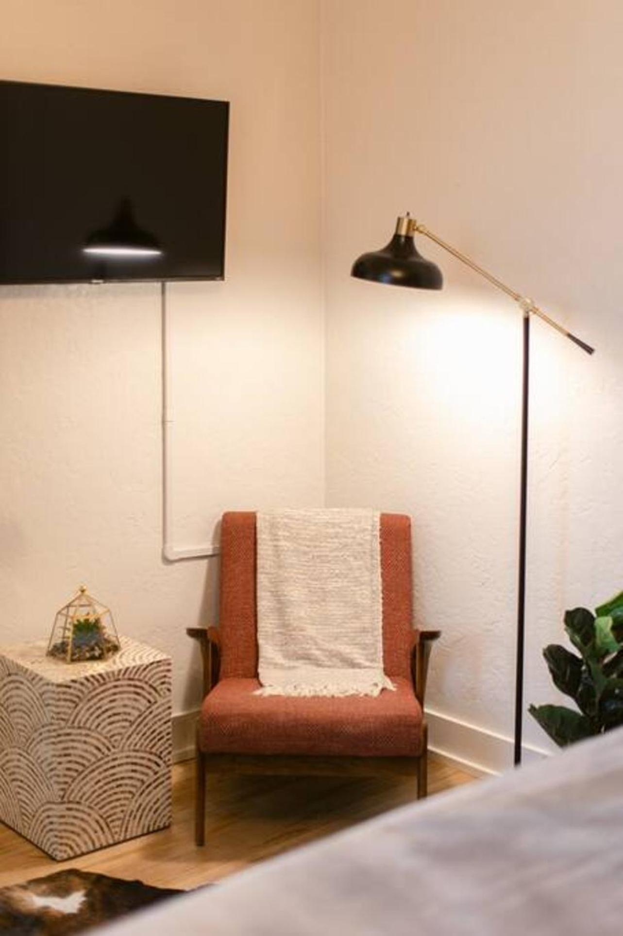 Oakdale Suites - Master Property