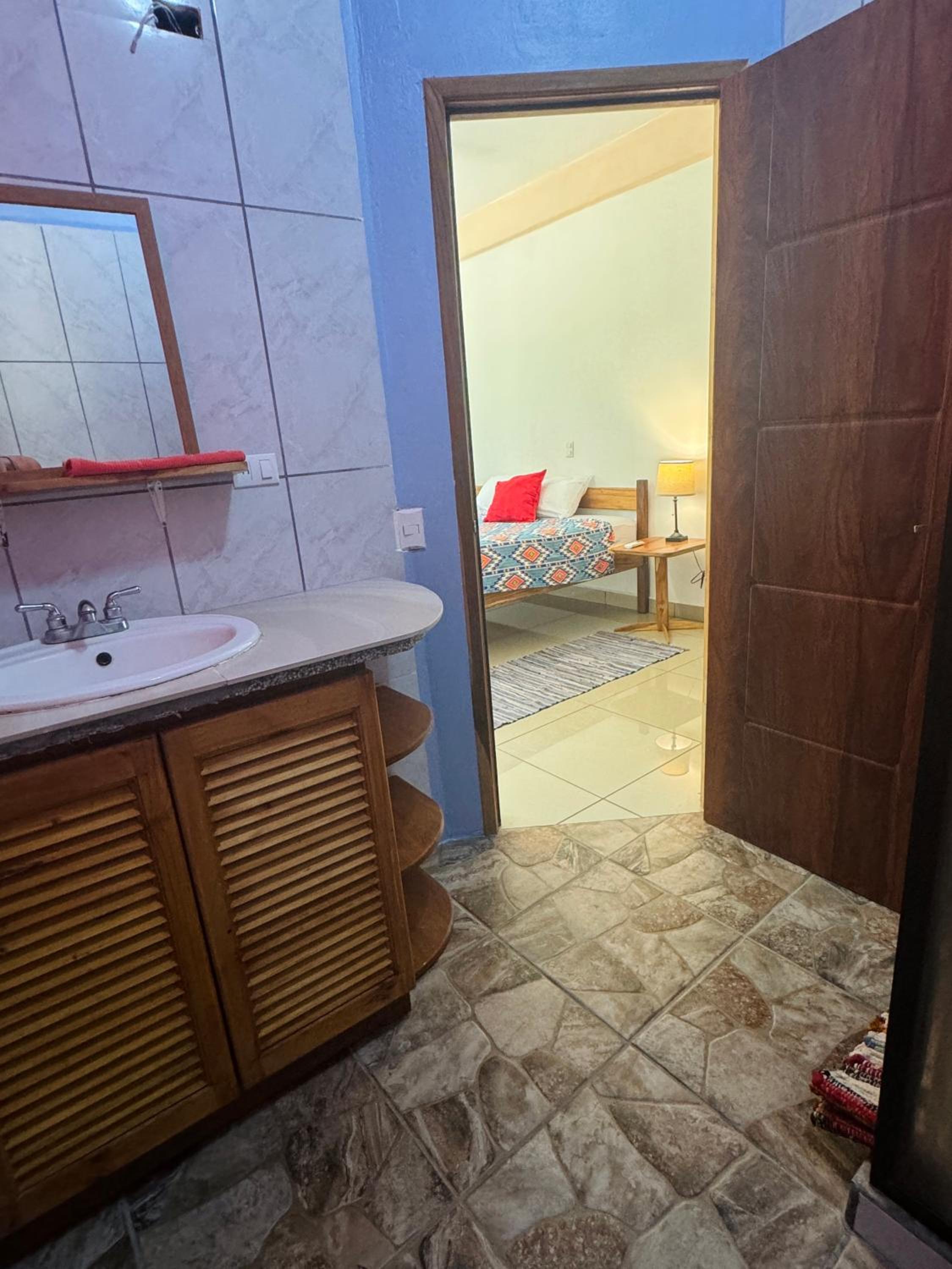 2 LARGE Poolside Apartment, Great location with AC
