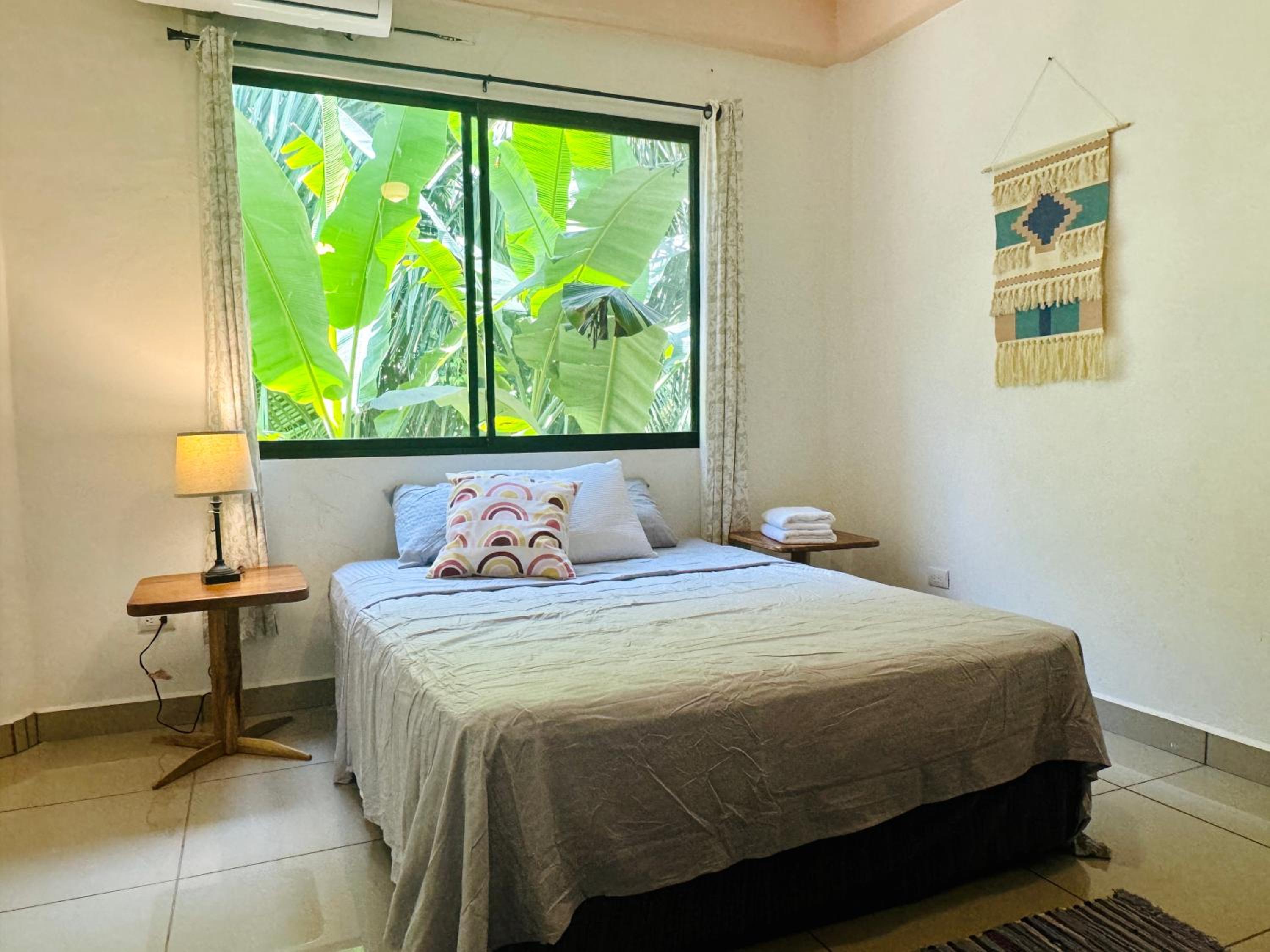 2 LARGE Poolside Apartment, Great location with AC