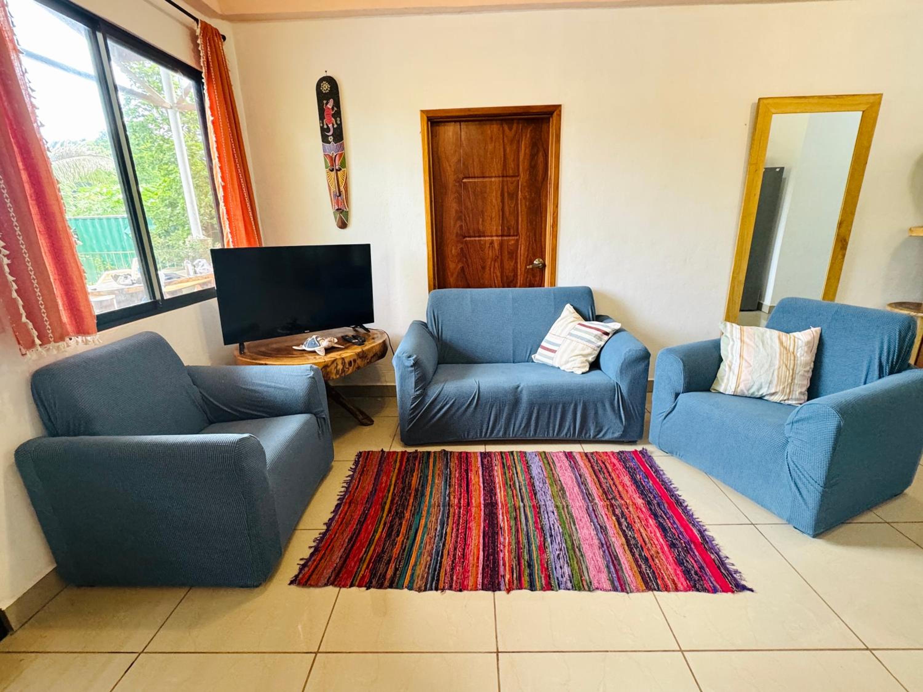 2 LARGE Poolside Apartment, Great location with AC
