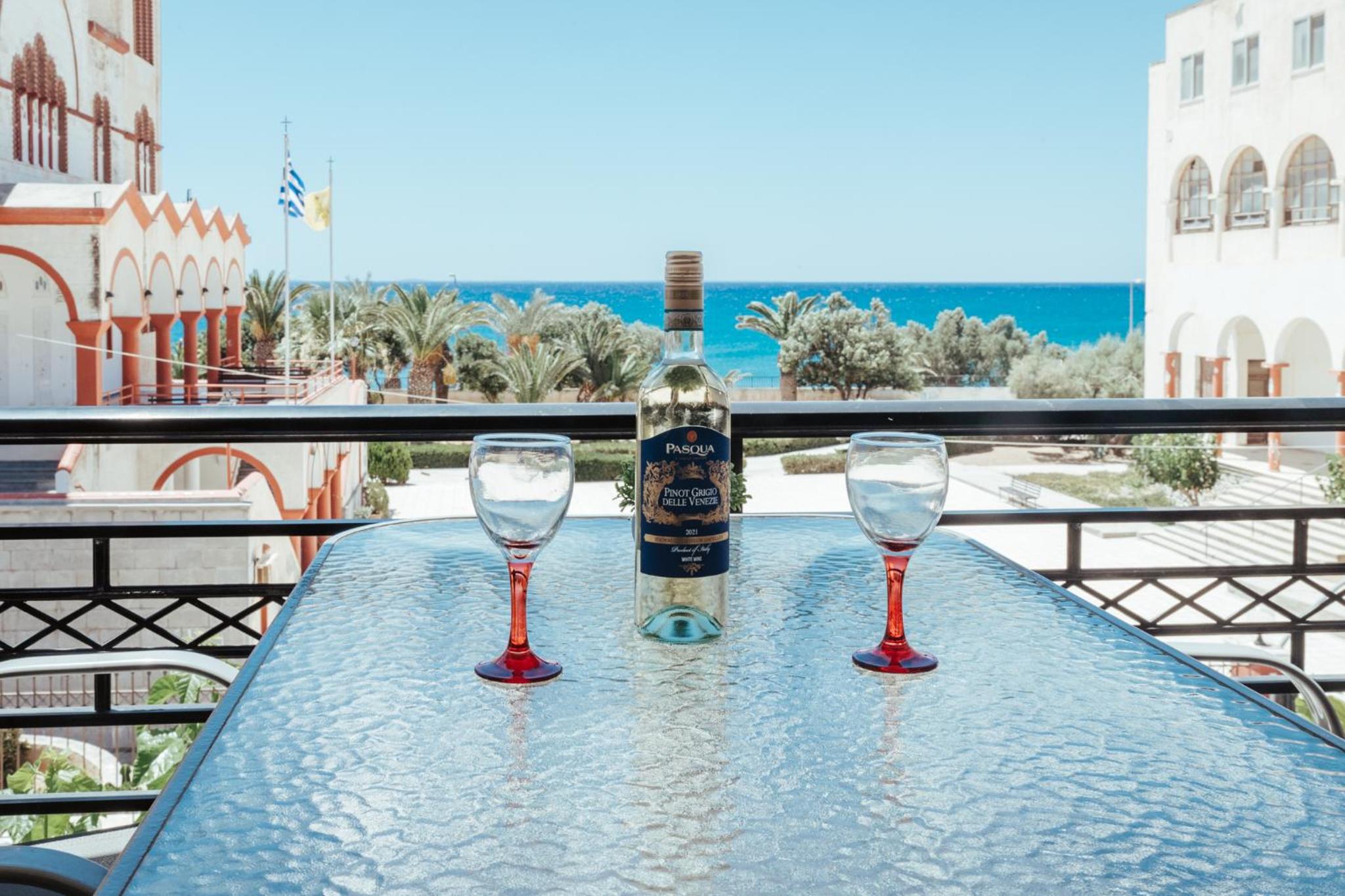 Sunny home crete photo 2