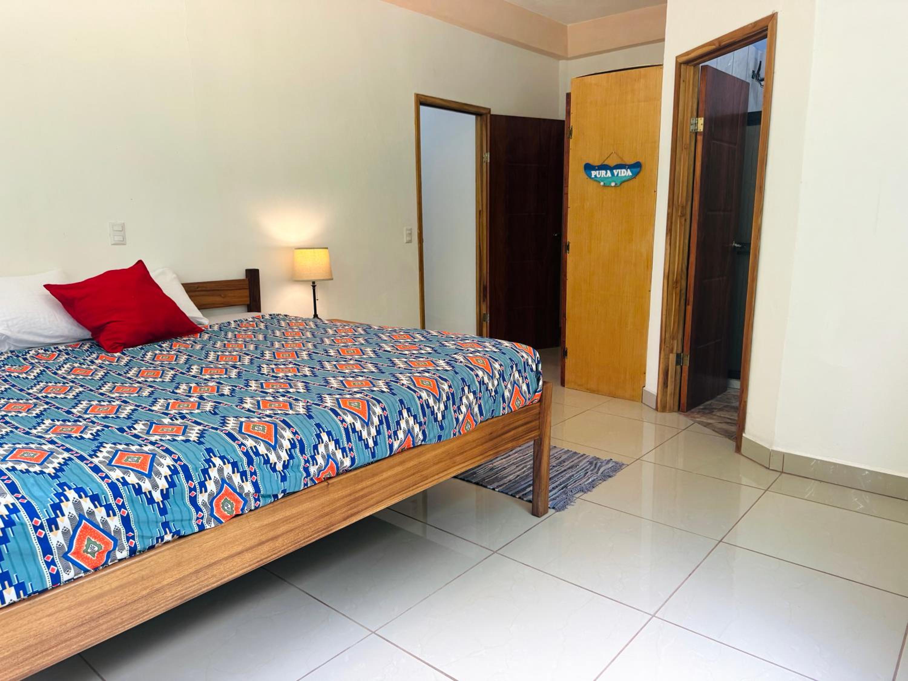 2 LARGE Poolside Apartment, Great location with AC