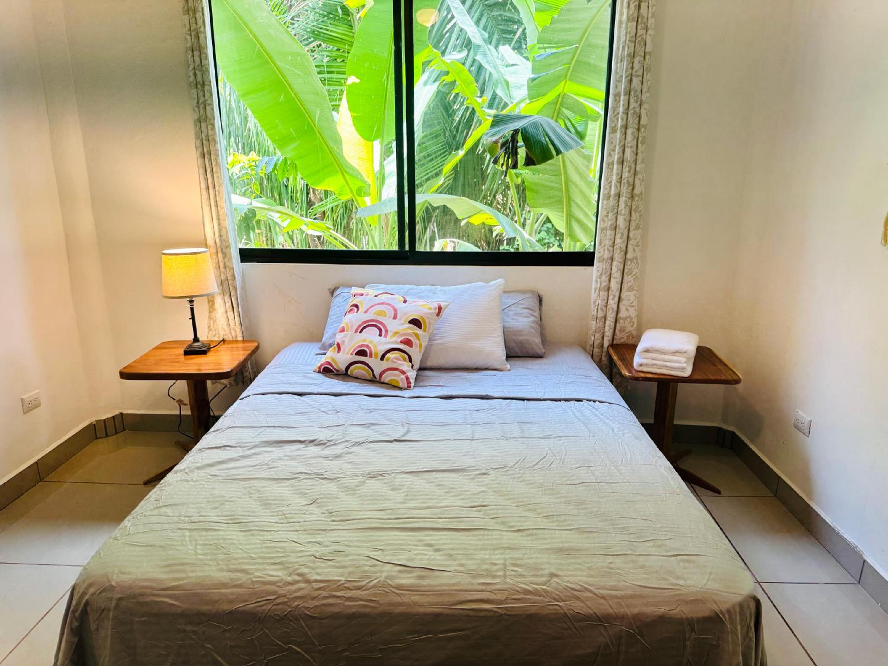 2 LARGE Poolside Apartment, Great location with AC