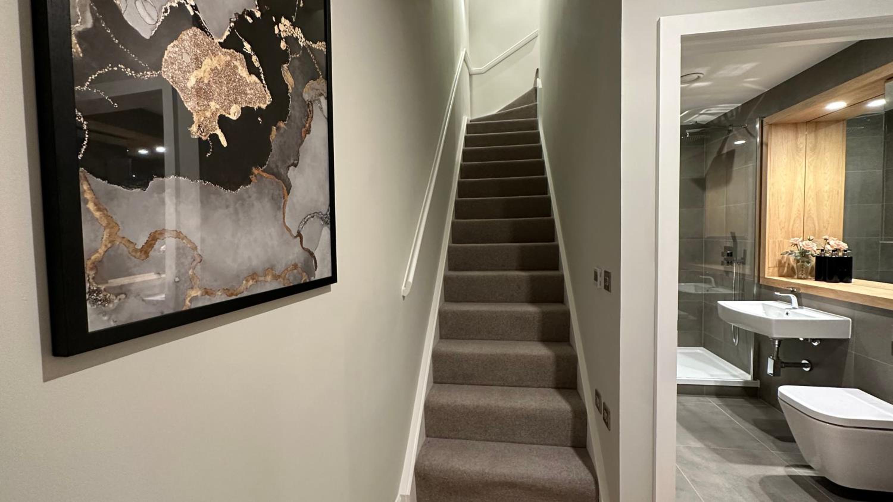 Rare Duplex 2B3B Modern 1GB Wifi - LuxuryLondonStays