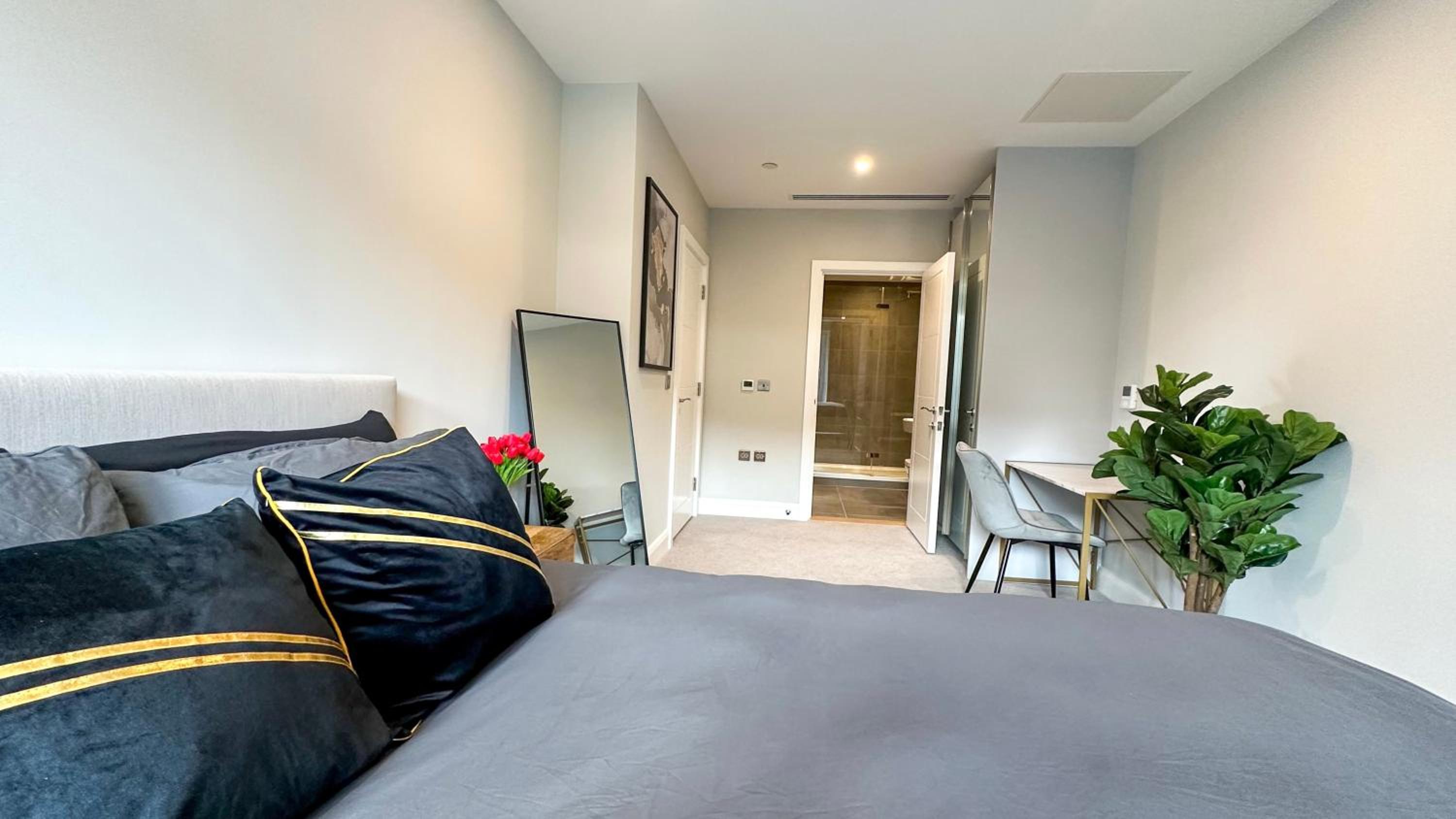Rare Duplex 2B3B Modern 1GB Wifi - LuxuryLondonStays