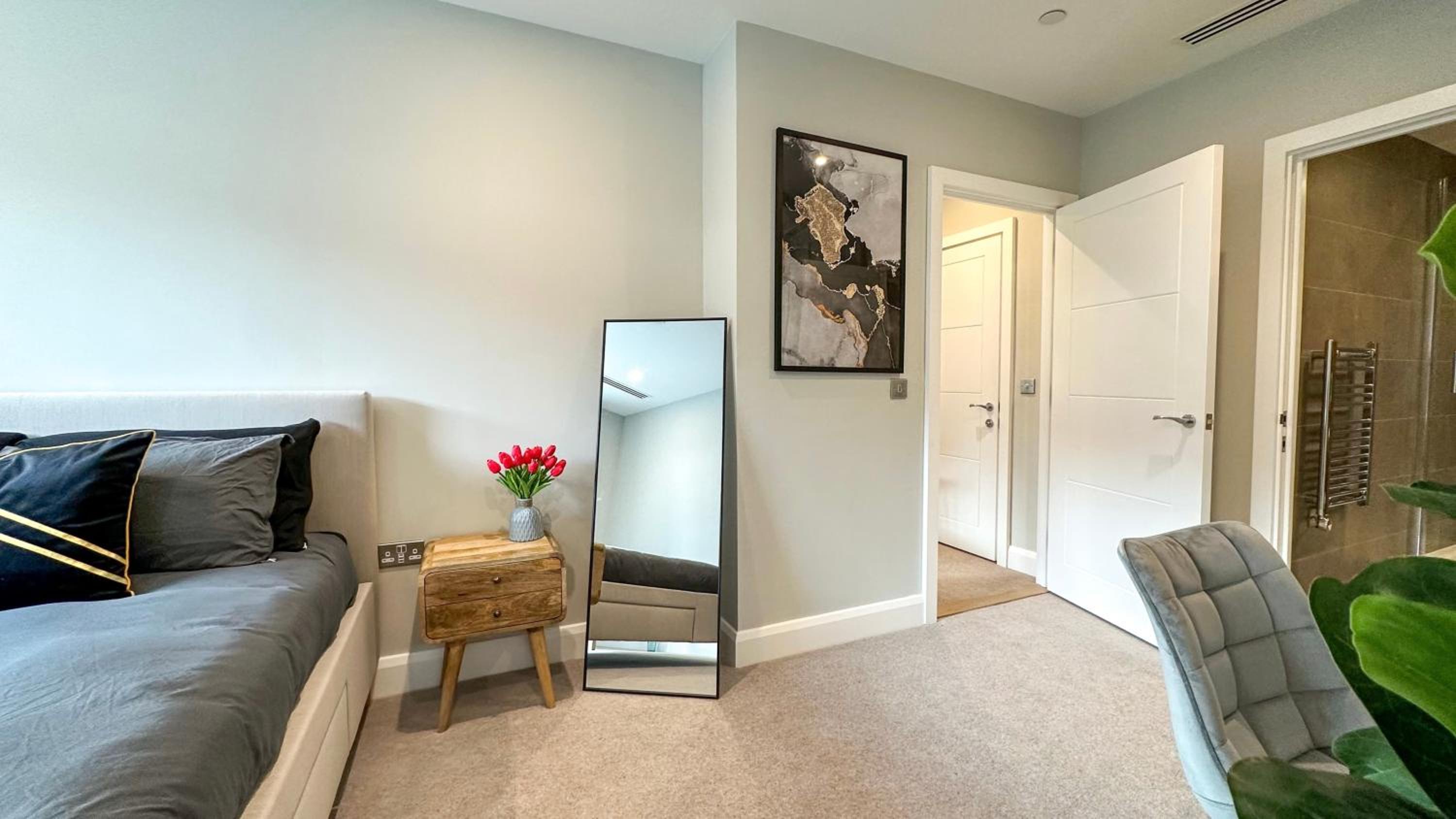 Rare Duplex 2B3B Modern 1GB Wifi - LuxuryLondonStays