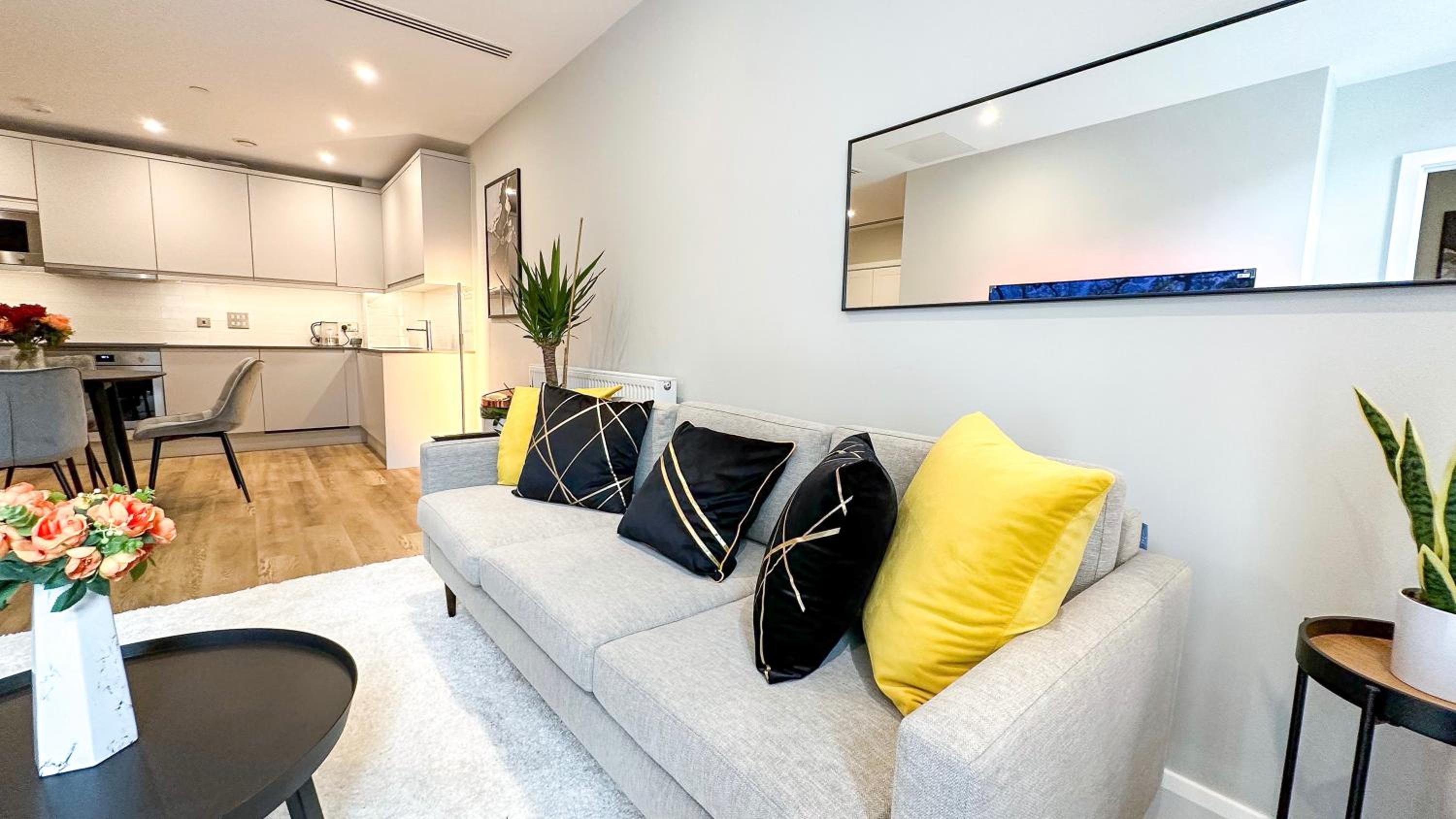 Rare Duplex 2B3B Modern 1GB Wifi - LuxuryLondonStays