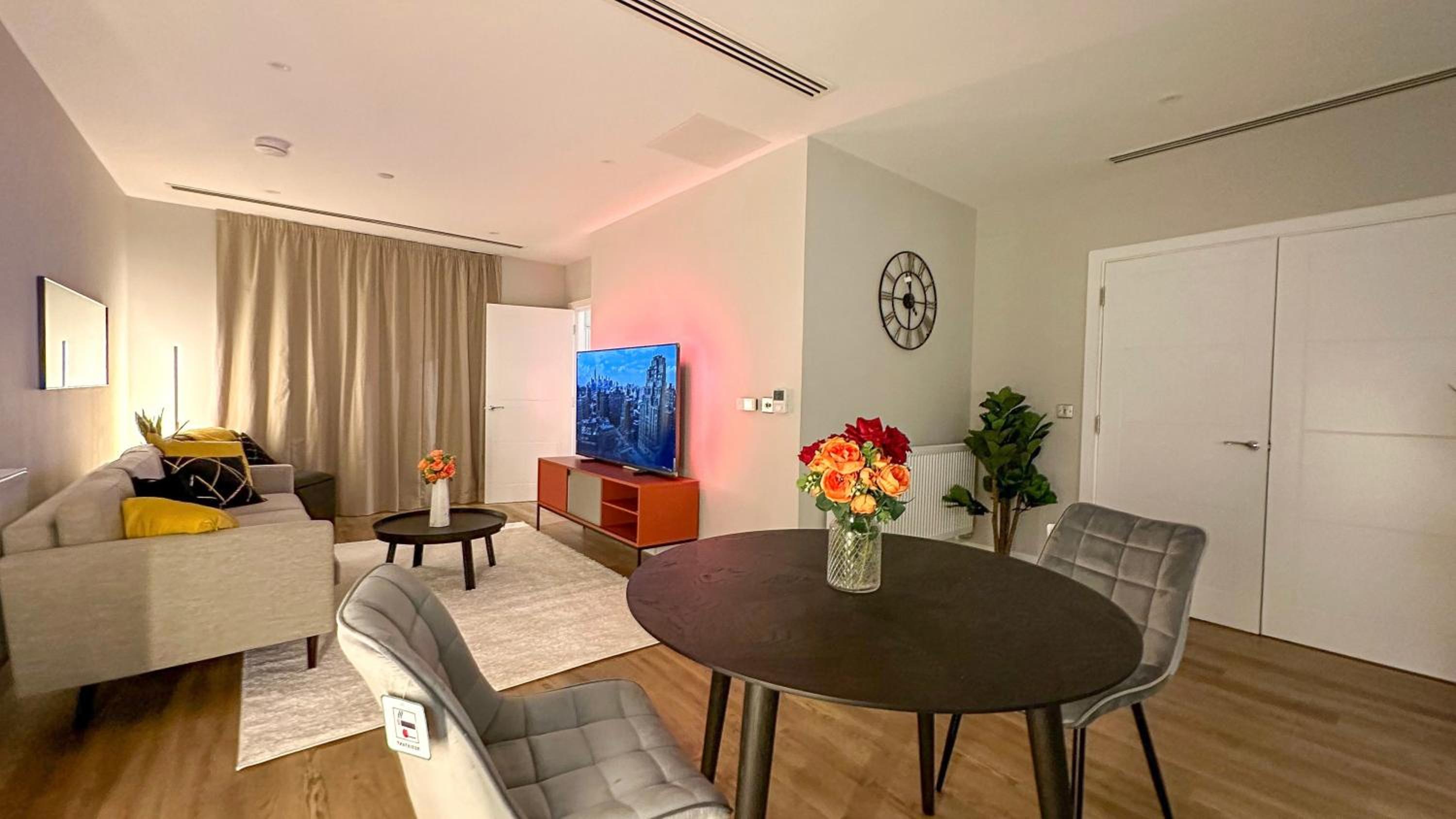 Rare Duplex 2B3B Modern 1GB Wifi - LuxuryLondonStays