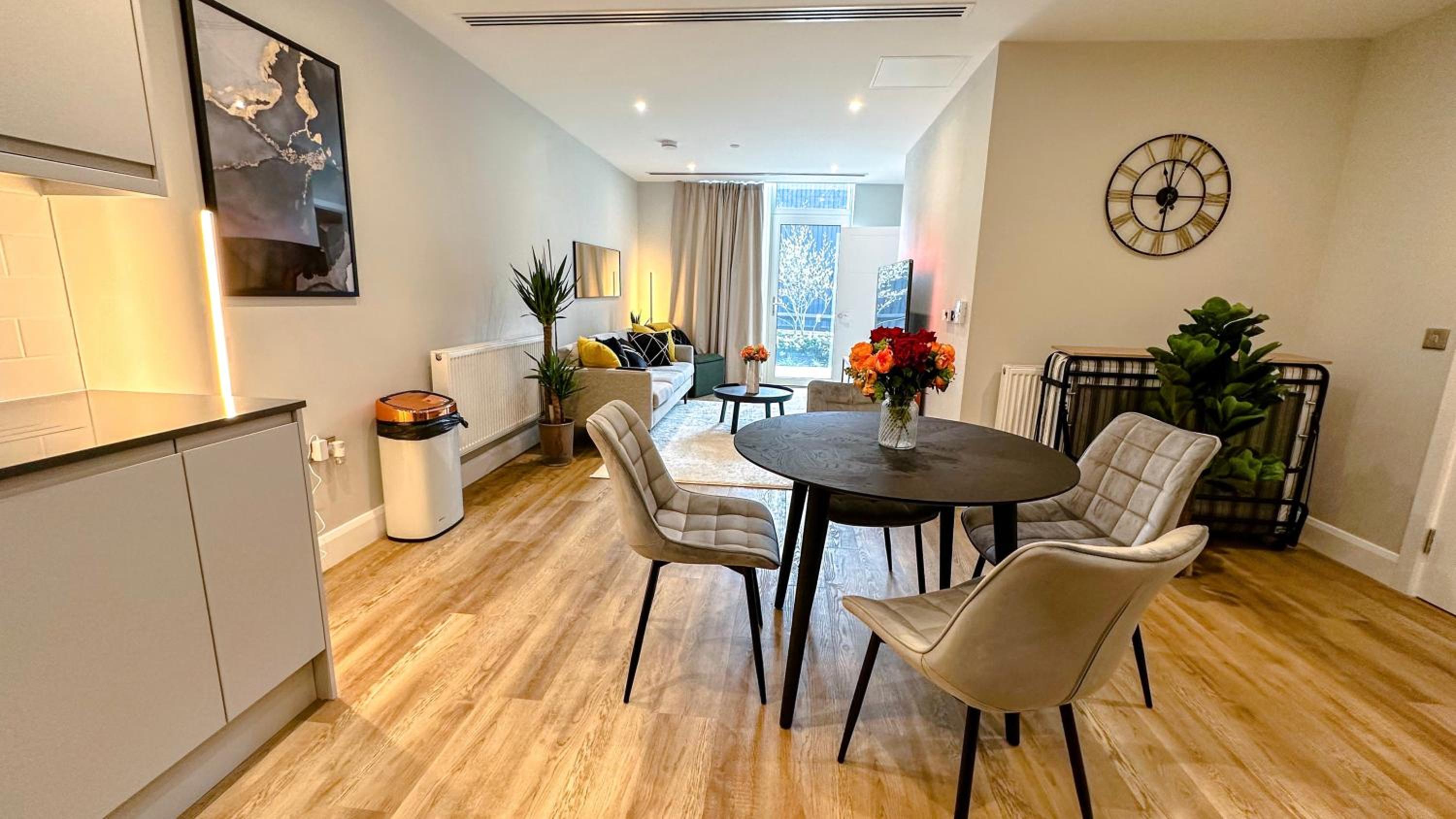 Rare Duplex 2B3B Modern 1GB Wifi - LuxuryLondonStays
