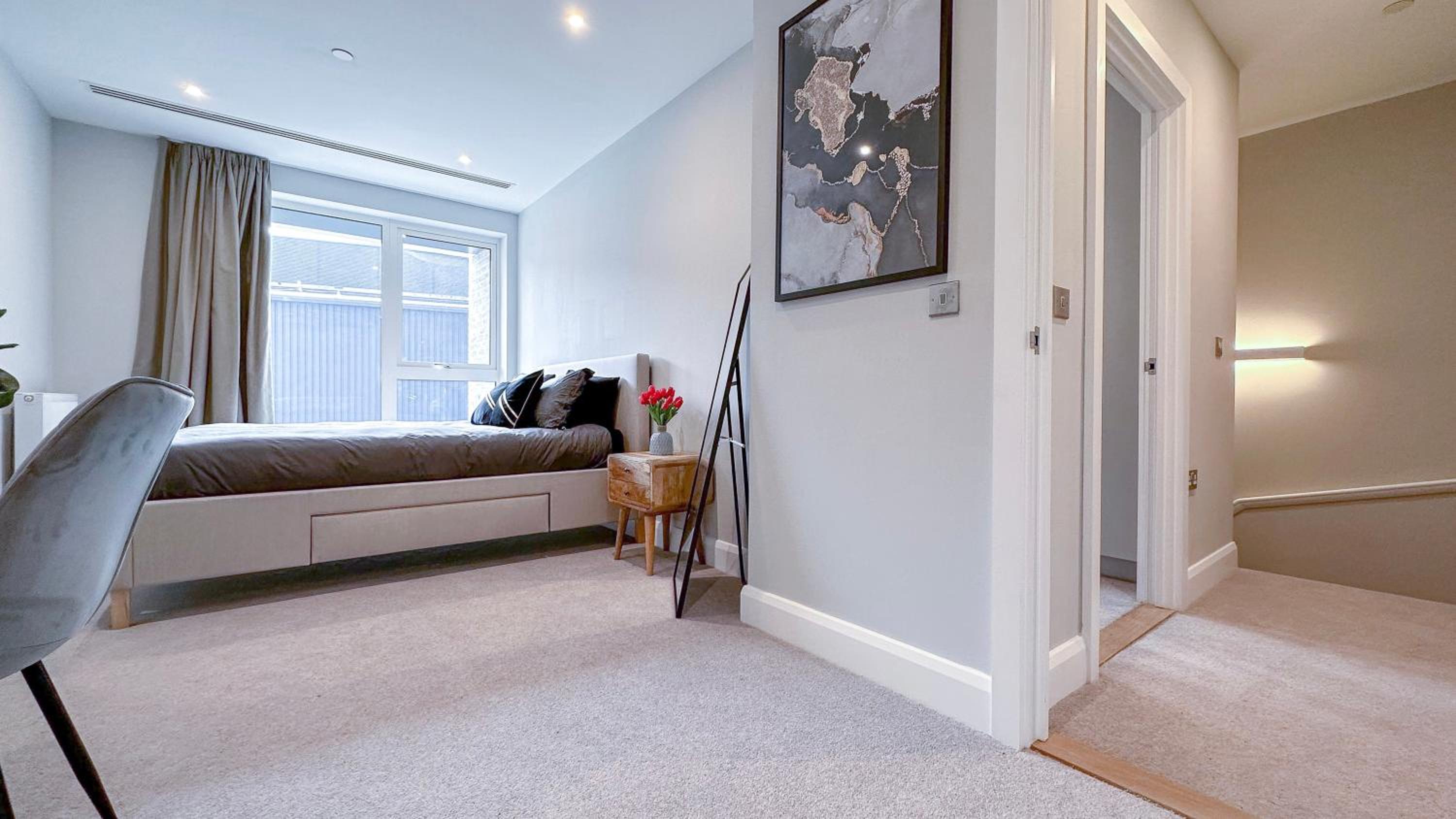 Rare Duplex 2B3B Modern 1GB Wifi - LuxuryLondonStays