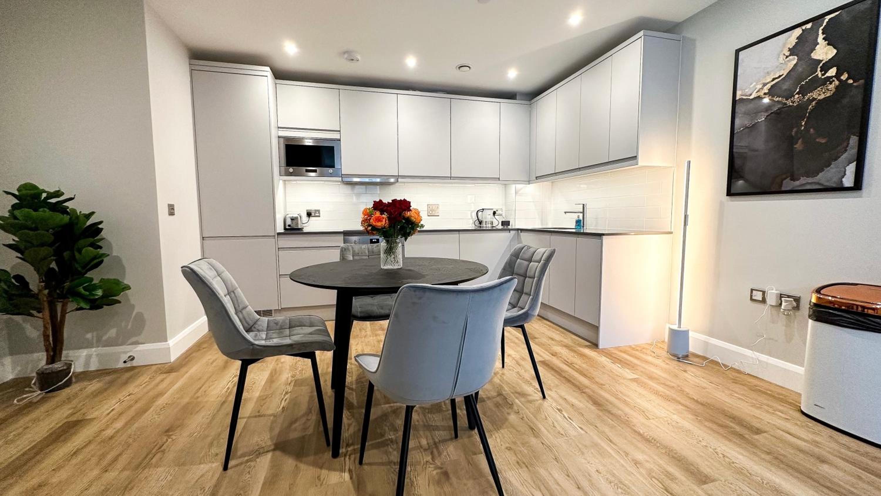 Rare Duplex 2B3B Modern 1GB Wifi - LuxuryLondonStays