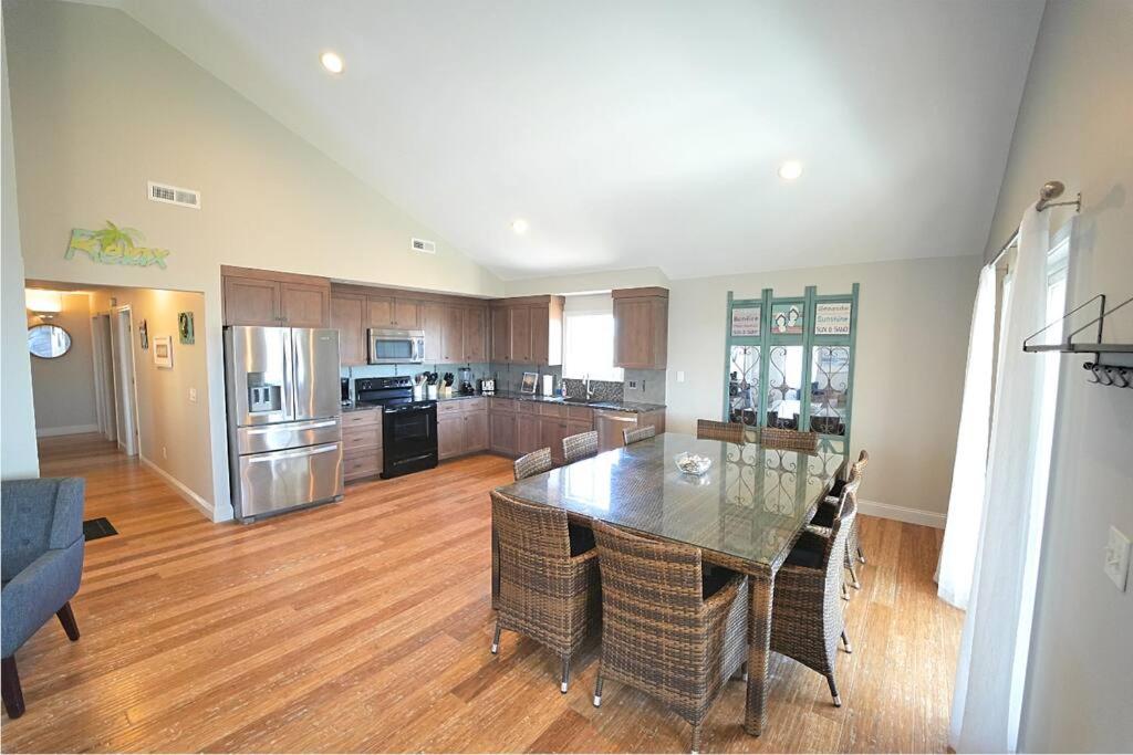 Fantastic Ocean Edge Beach House view 4