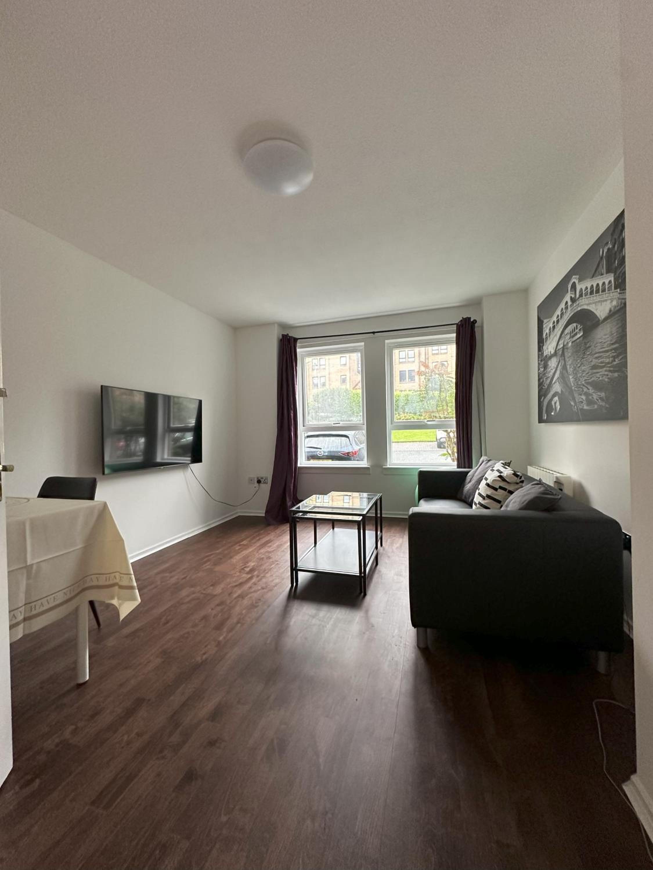 Two bedroom flat close to meadows with free parking by parking permit