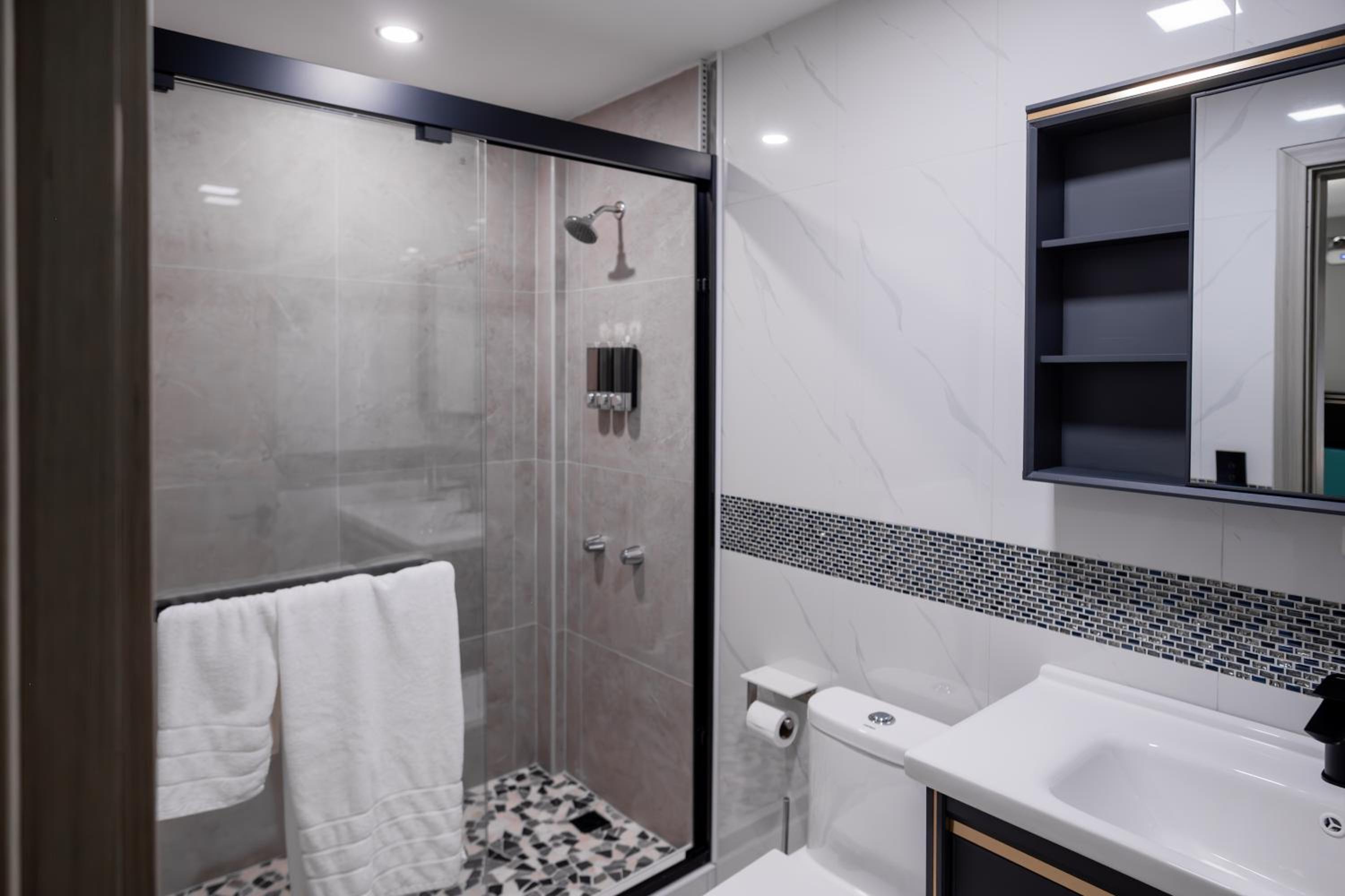 LeLuxe Cedar Valley Suite A