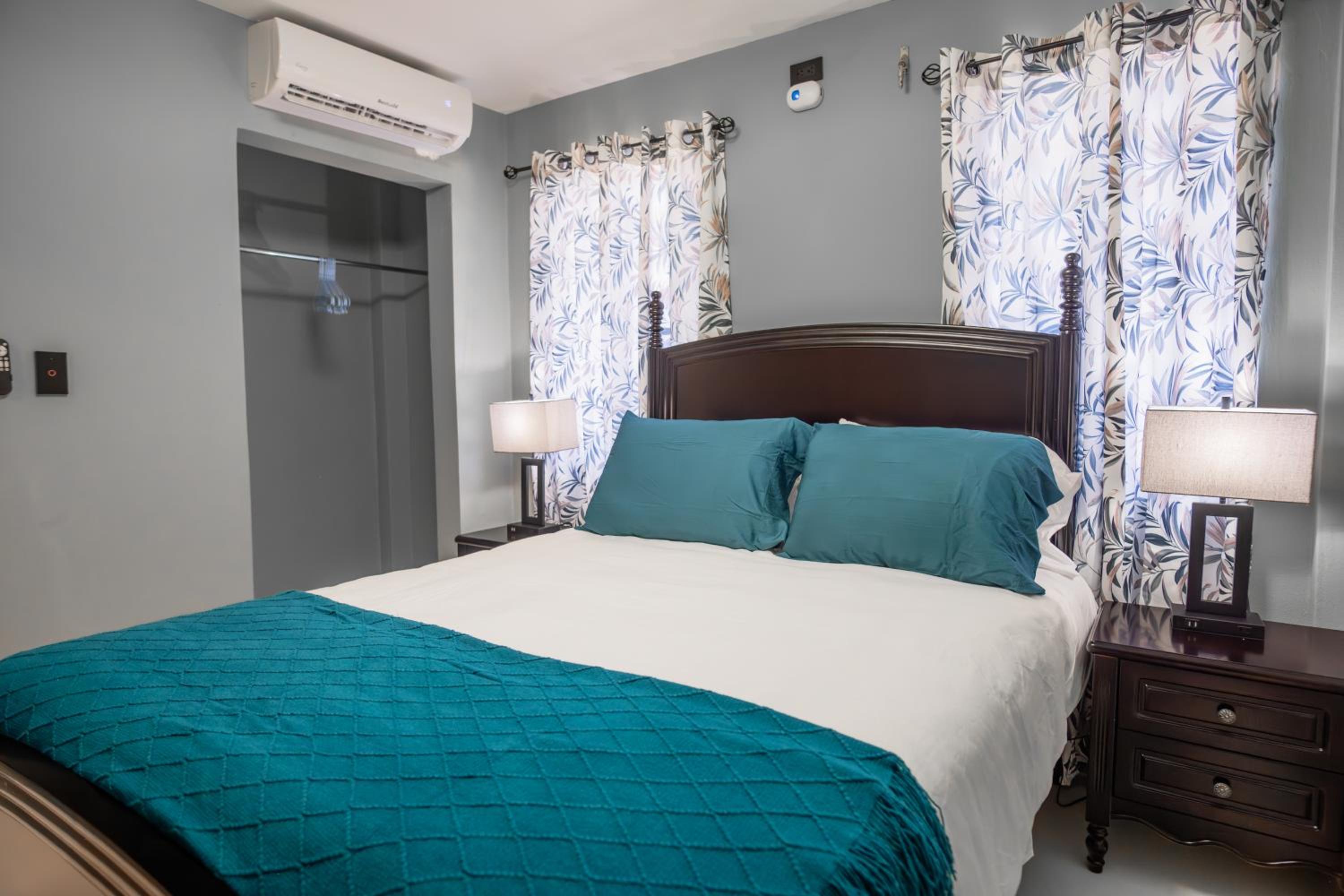 LeLuxe Cedar Valley Suite A