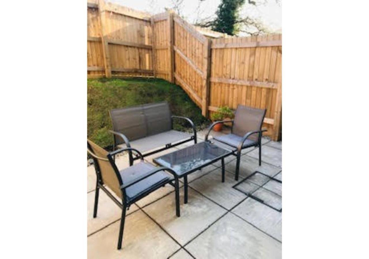 Stylish One Bed Totnes Retreat with Free Parking view 4