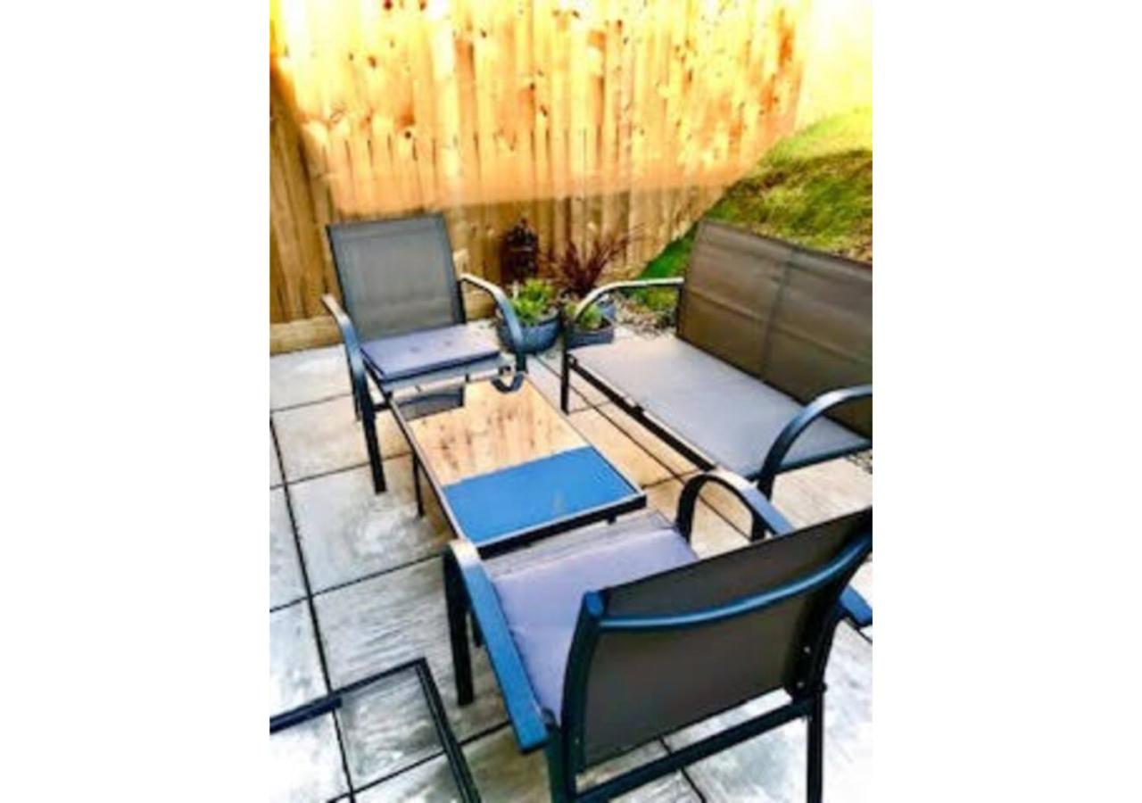 Stylish One Bed Totnes Retreat with Free Parking view 3