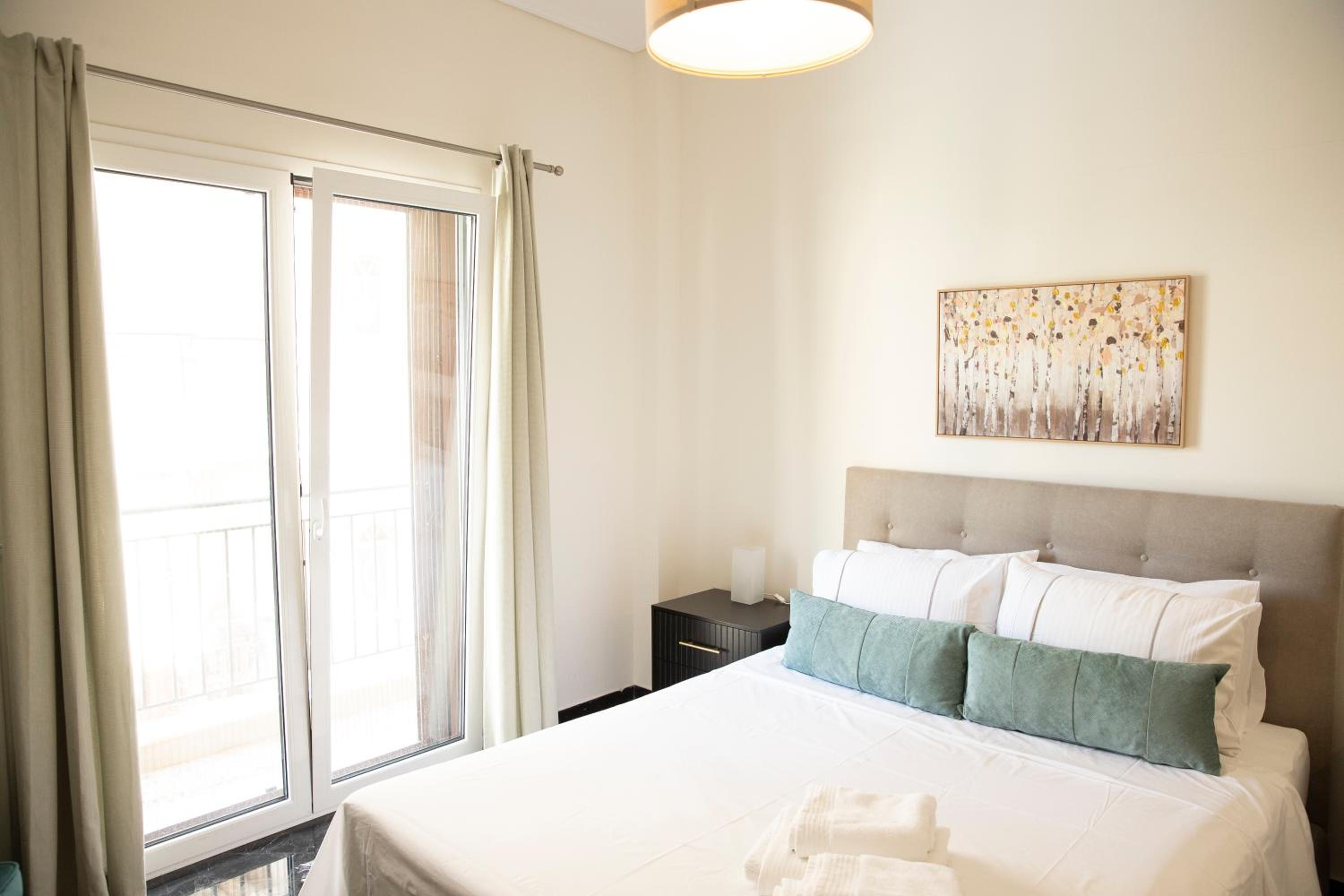 Spacious Glyfada Golf 4BR -Near Beach + Shops