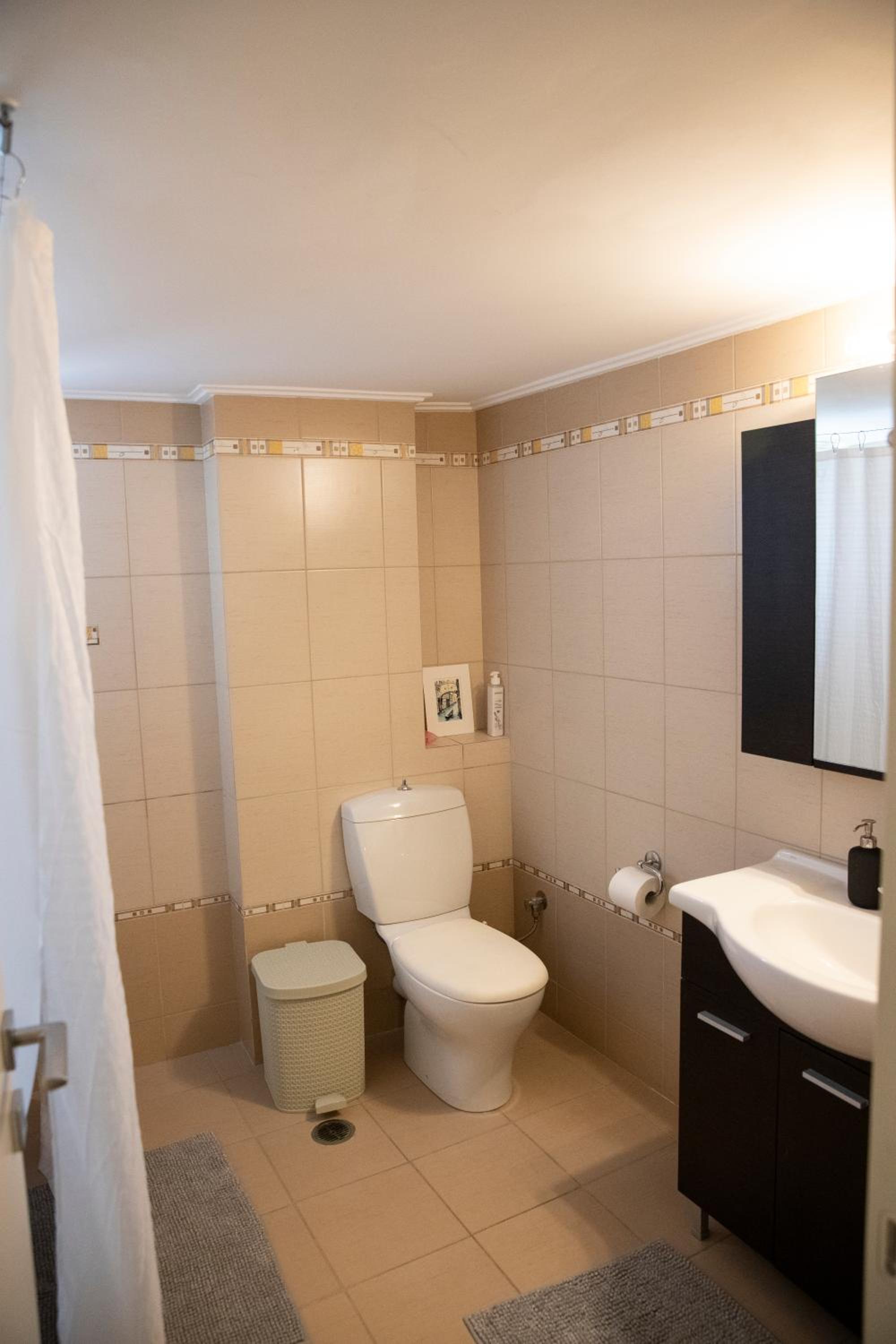 Spacious Glyfada Golf 4BR -Near Beach + Shops