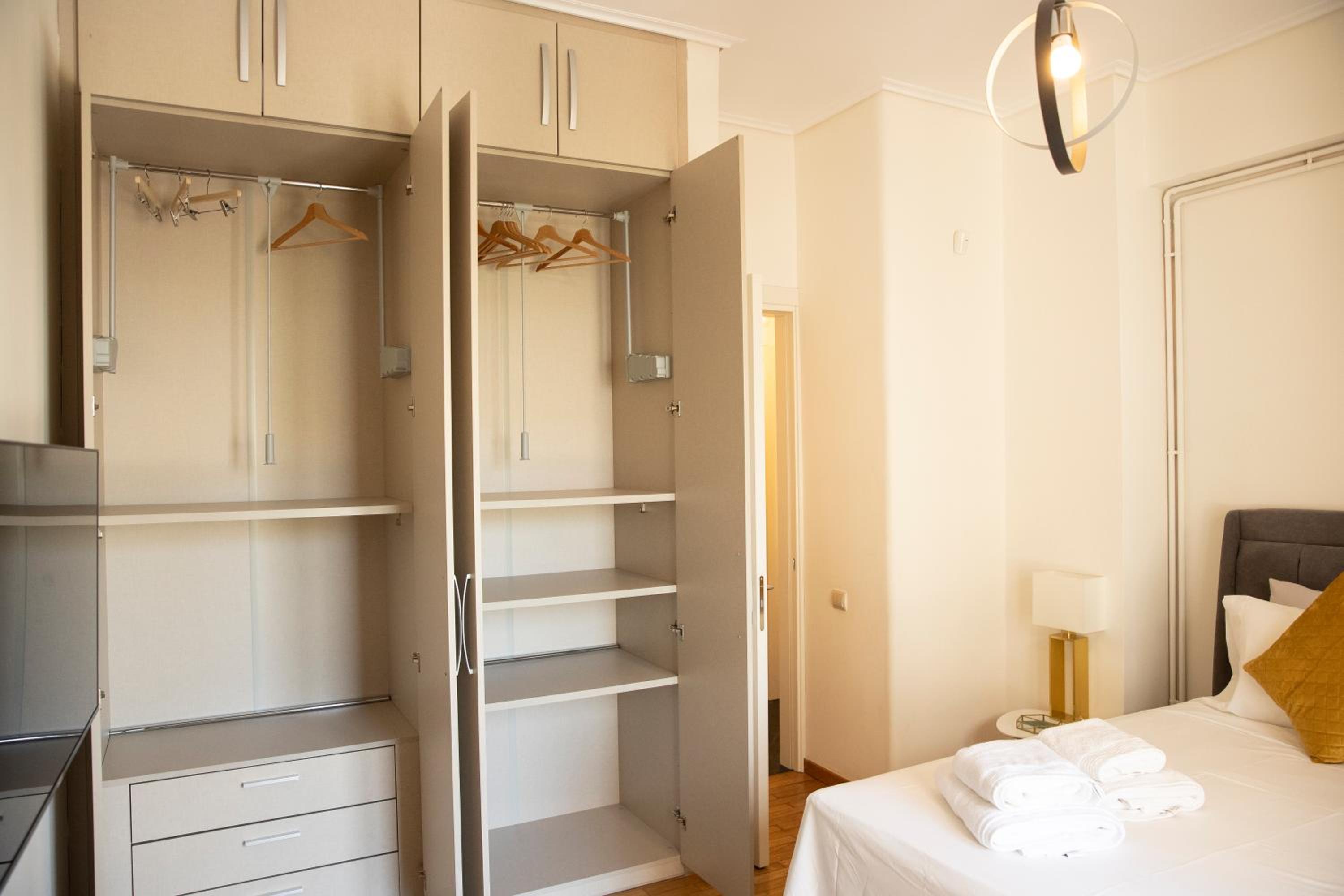 Spacious Glyfada Golf 4BR -Near Beach + Shops