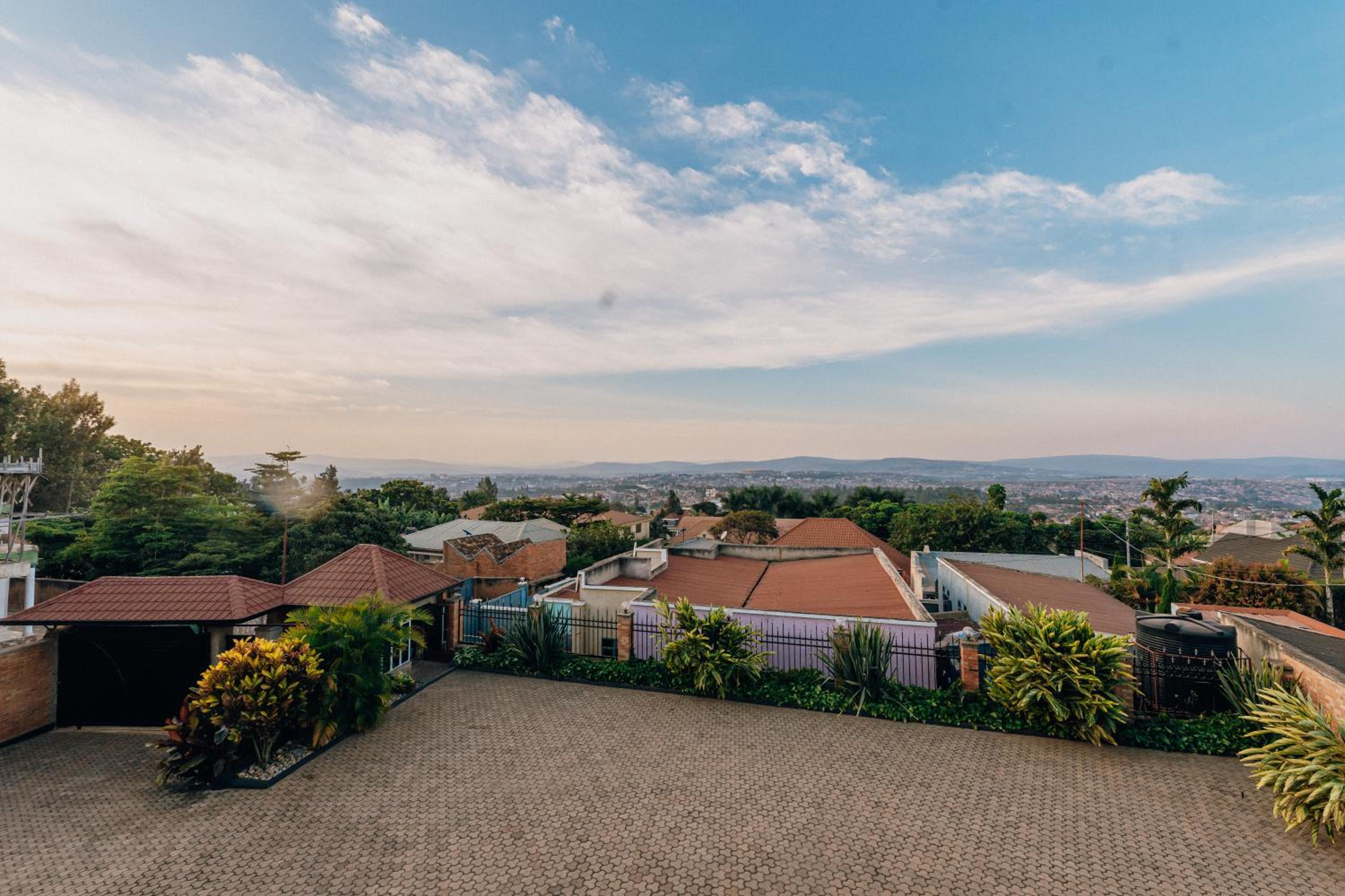 Uzeema Villa, Great for Big Families, Save More!!