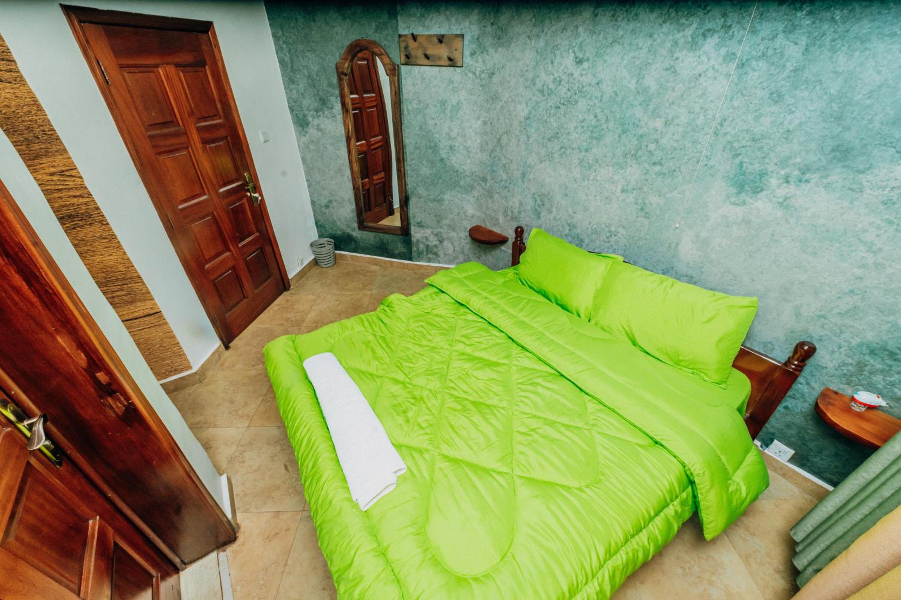 Uzeema Villa, Great for Big Families, Save More!!