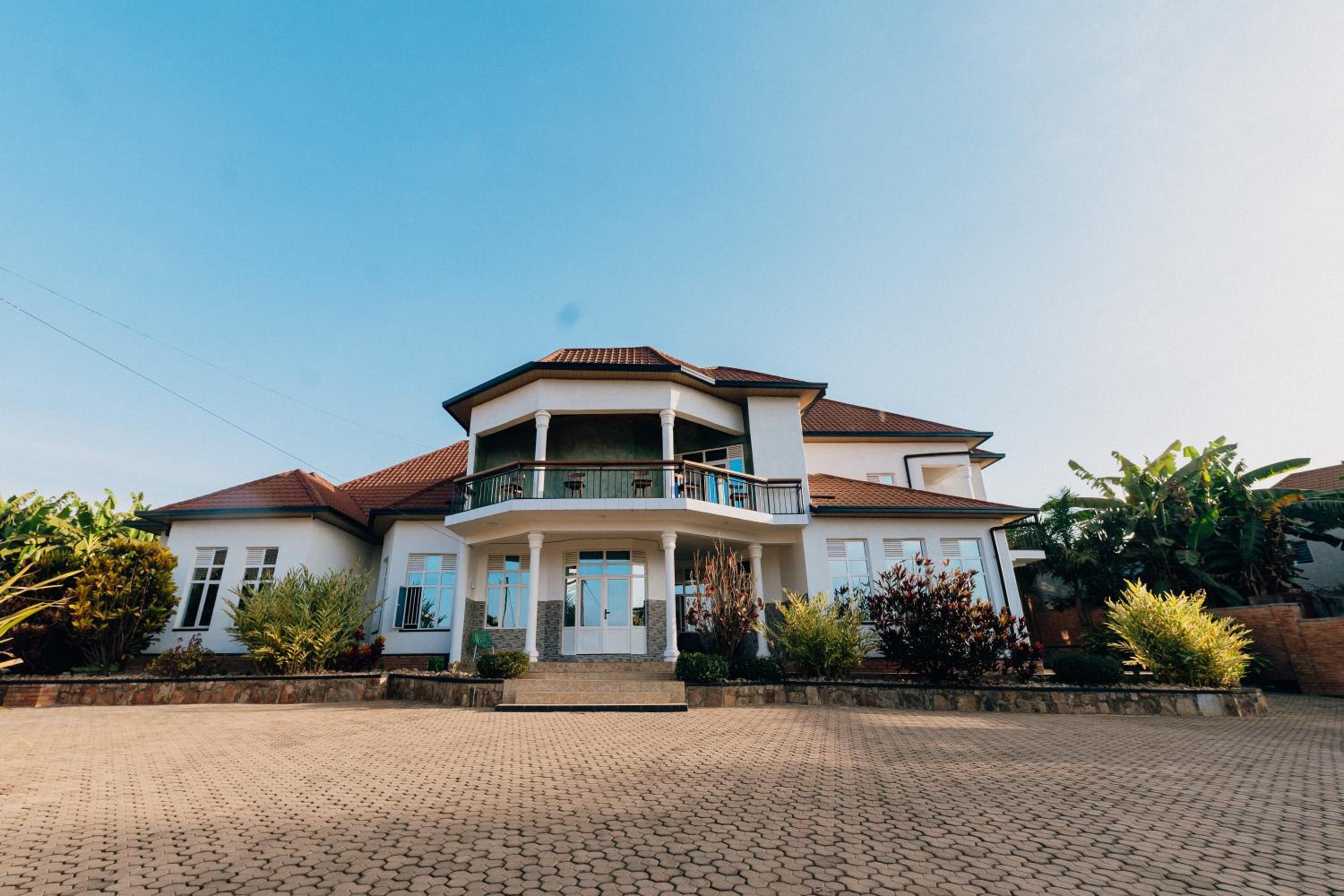 Uzeema Villa, Great for Big Families, Save More!!