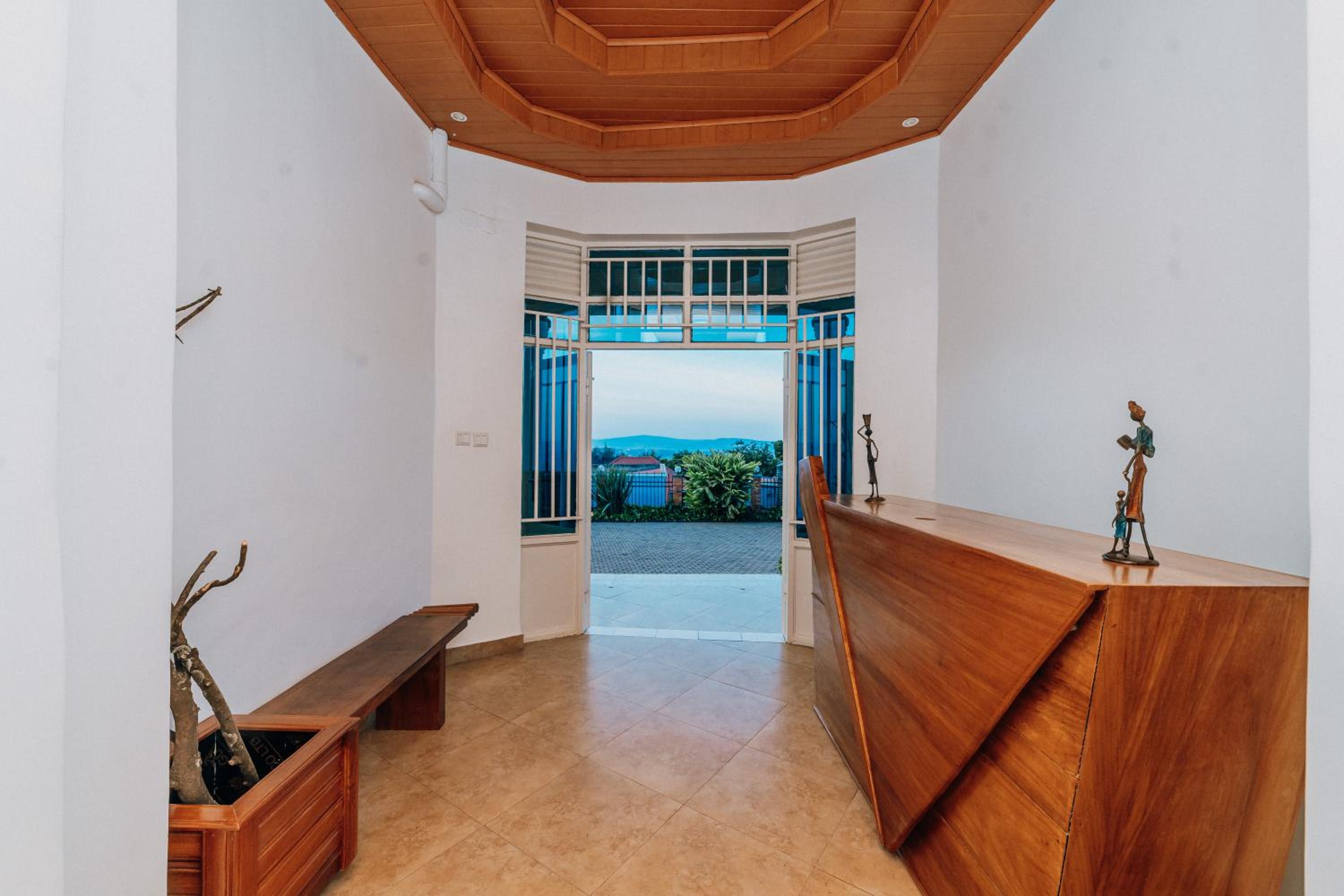 Uzeema Villa, Great for Big Families, Save More!!