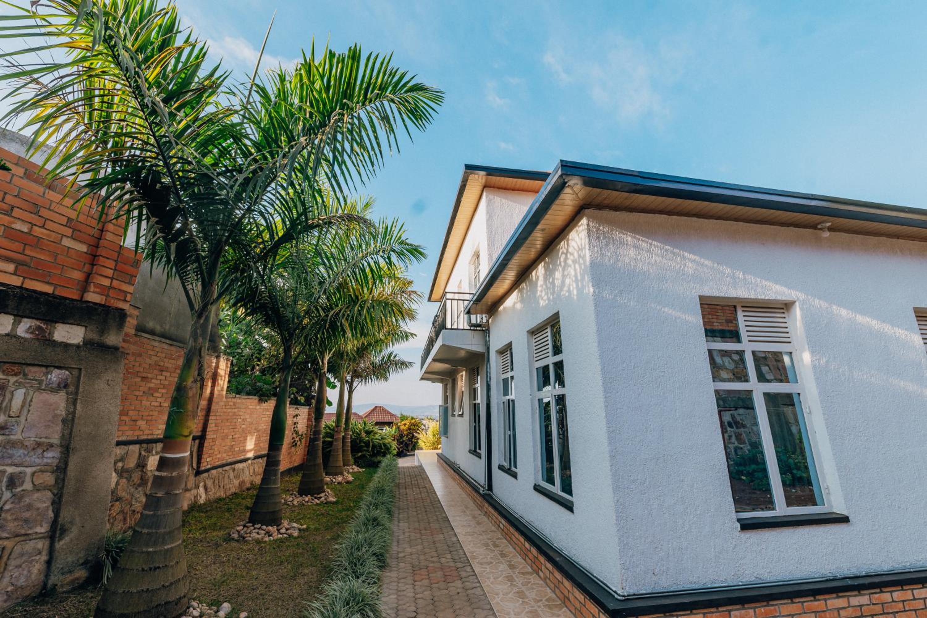 Uzeema Villa, Great for Big Families, Save More!!