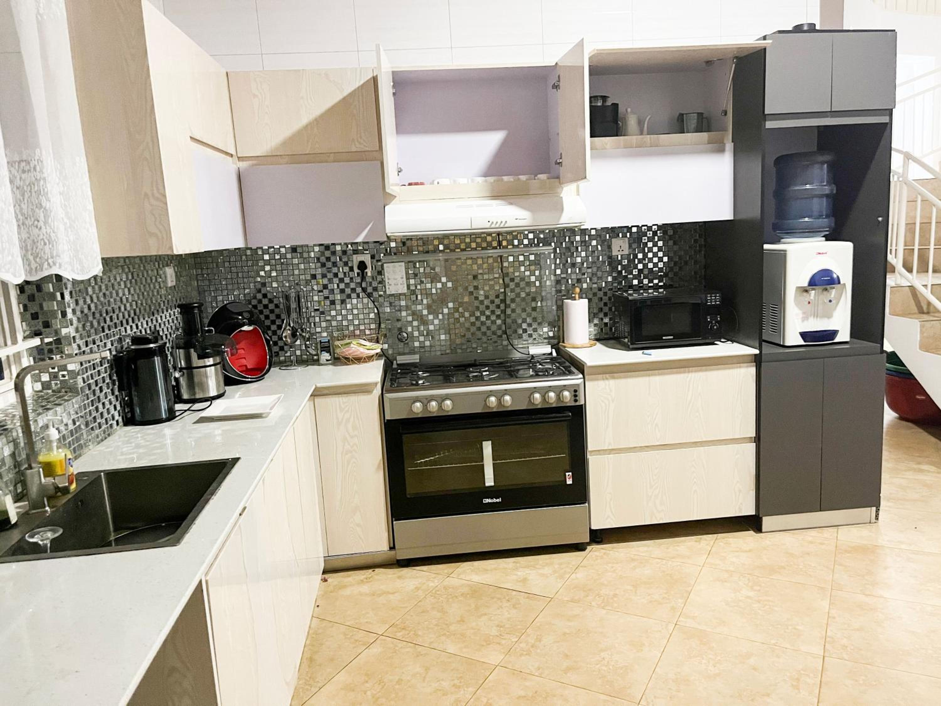 Uzeema Villa, Great for Big Families, Save More!!