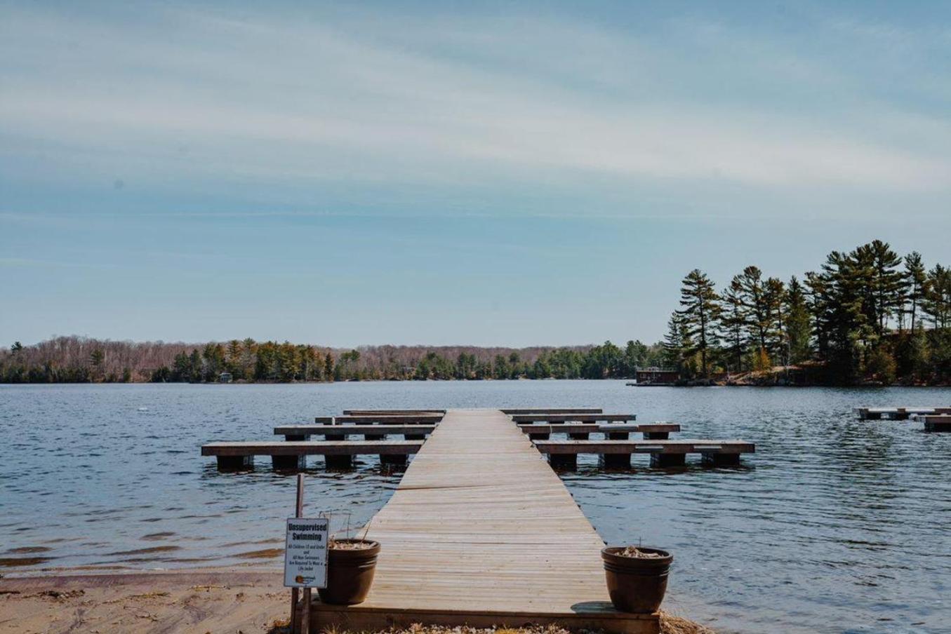 Lakeside Cottage On Muskoka Shores