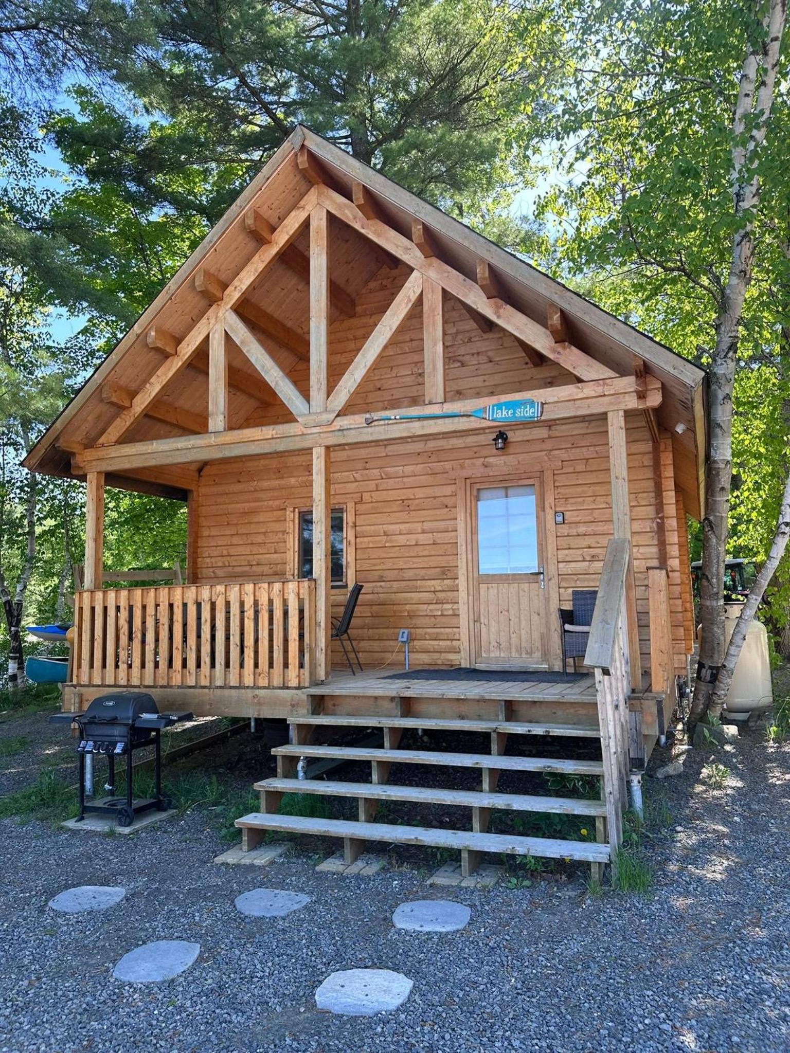 Lakeside Cottage On Muskoka Shores