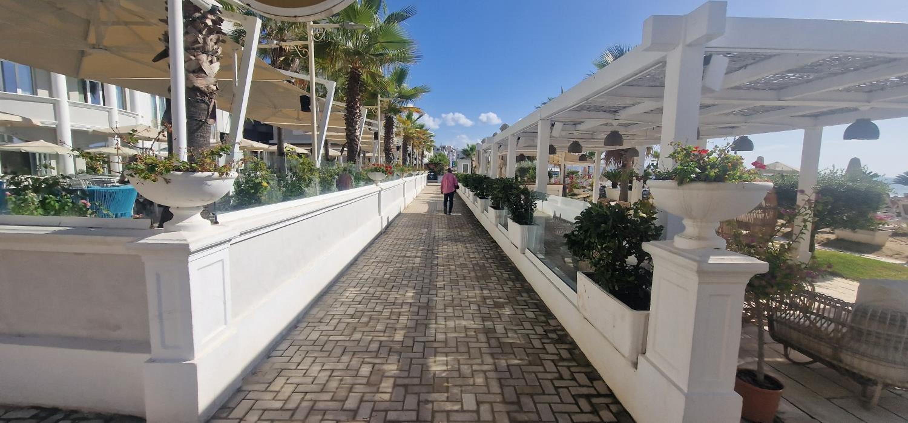 Spacious Studio and a Balcony 2 min from the Beach