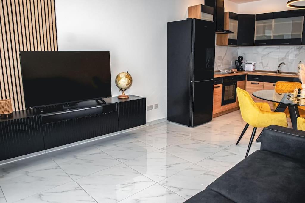 Stylish seafront Spinola Apartment photo 4