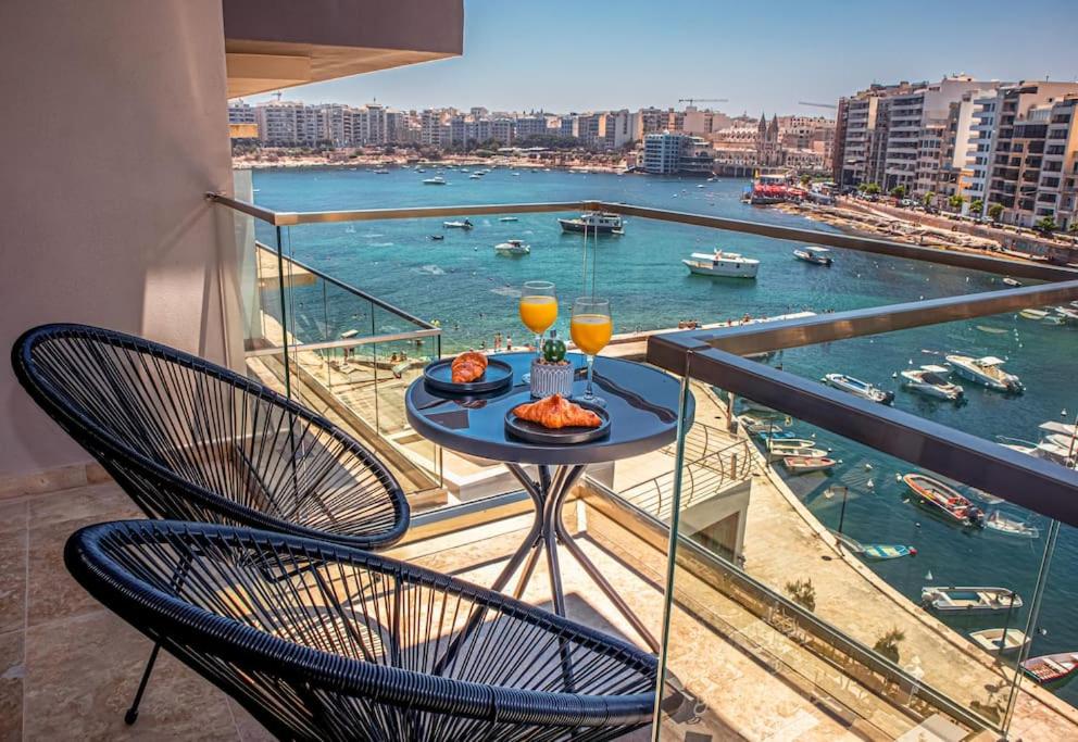 Stylish seafront Spinola Apartment photo 2