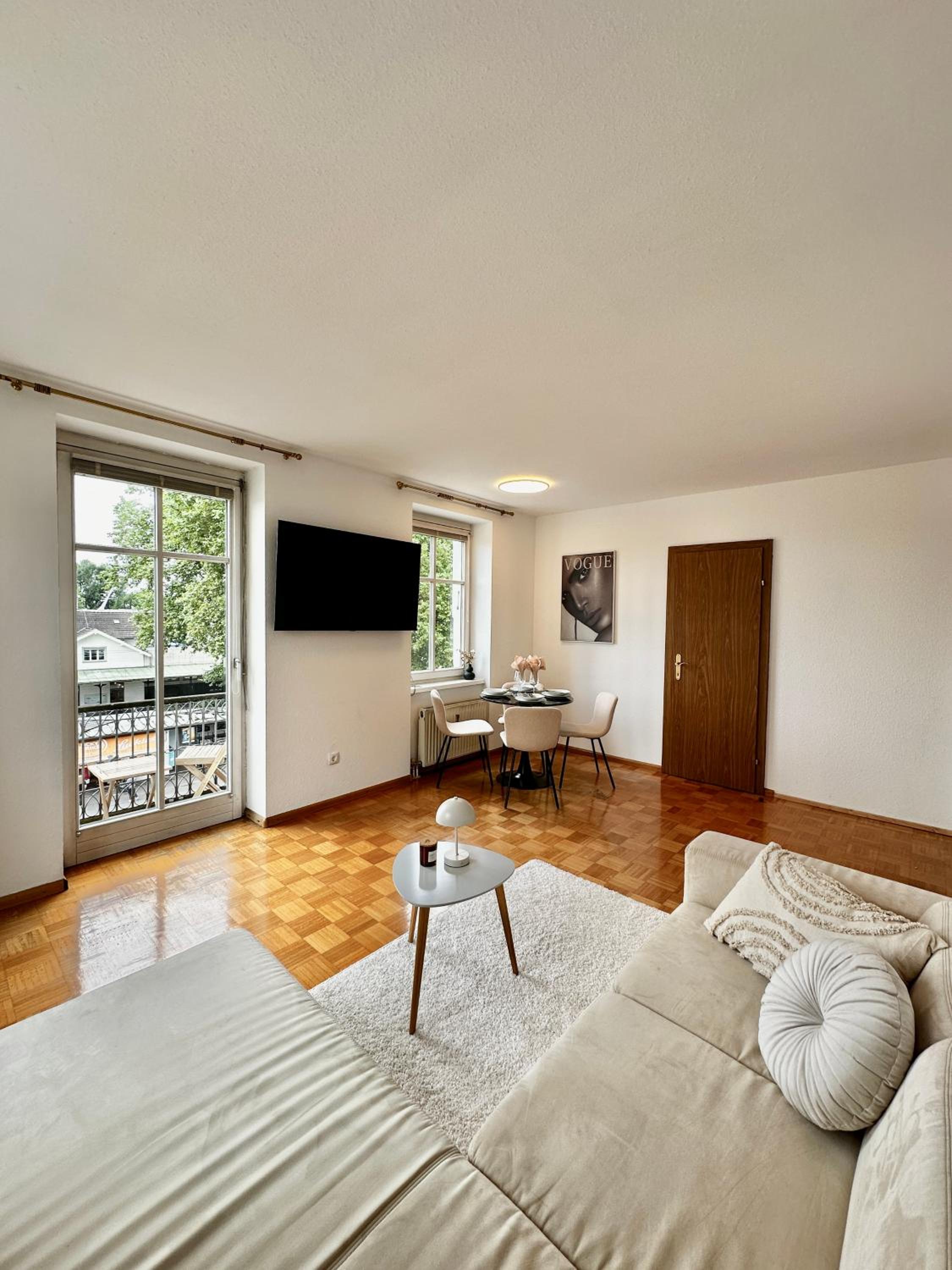 Ferienwohnung mit Balkon und Seeblick