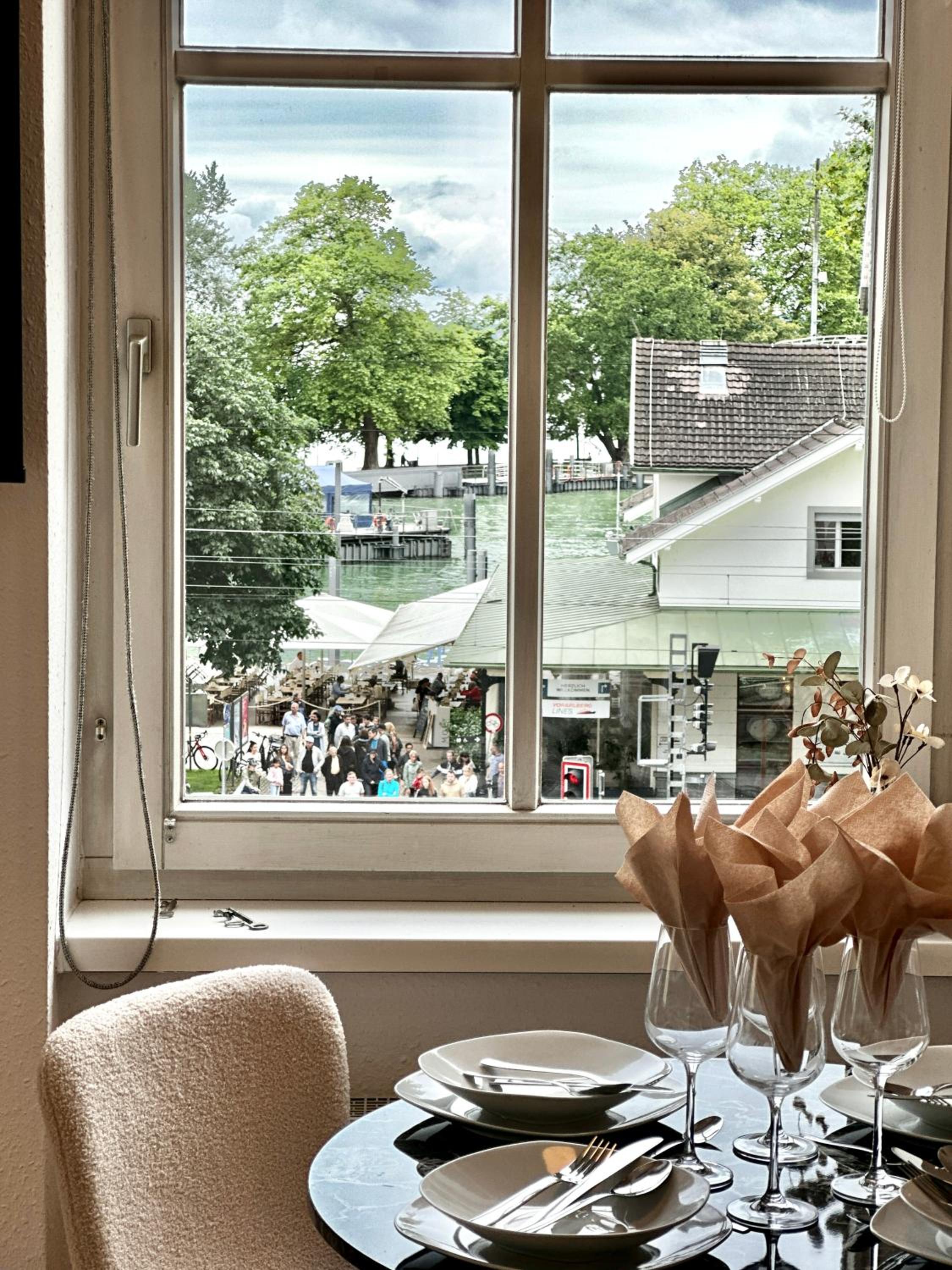 Ferienwohnung mit Balkon und Seeblick