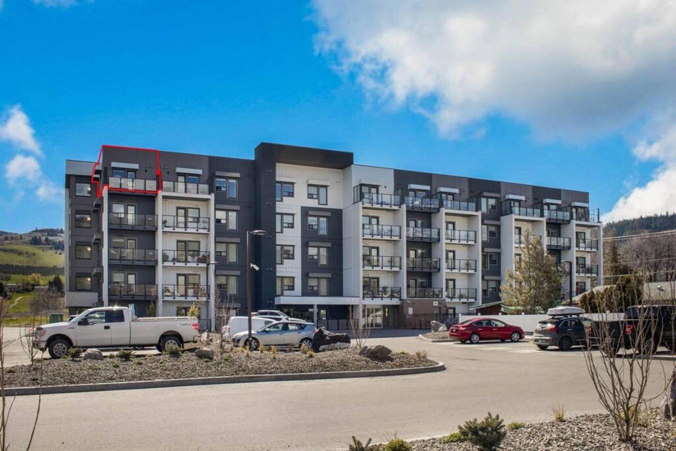 Top Floor Lakeshore Views Near Skiing