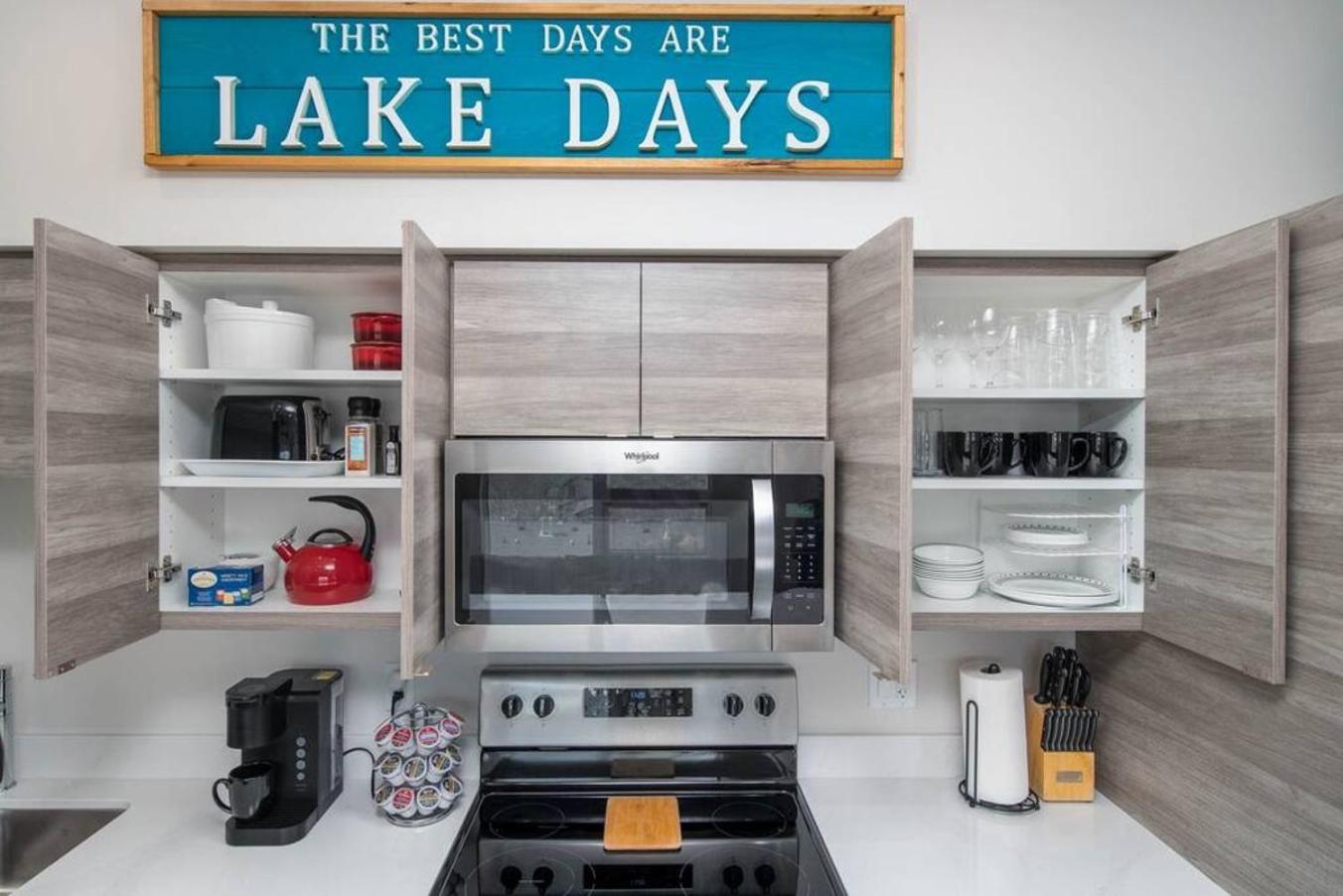 Top Floor Lakeshore Views Near Skiing