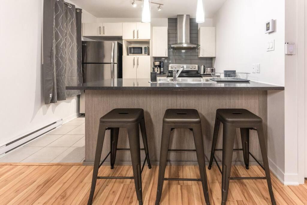 Modern 3BR 4beds apartment AC WiFi Free Parking
