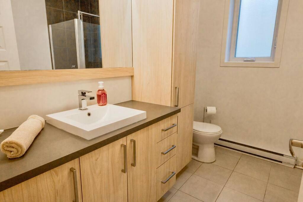 Modern 3BR 4beds apartment AC WiFi Free Parking
