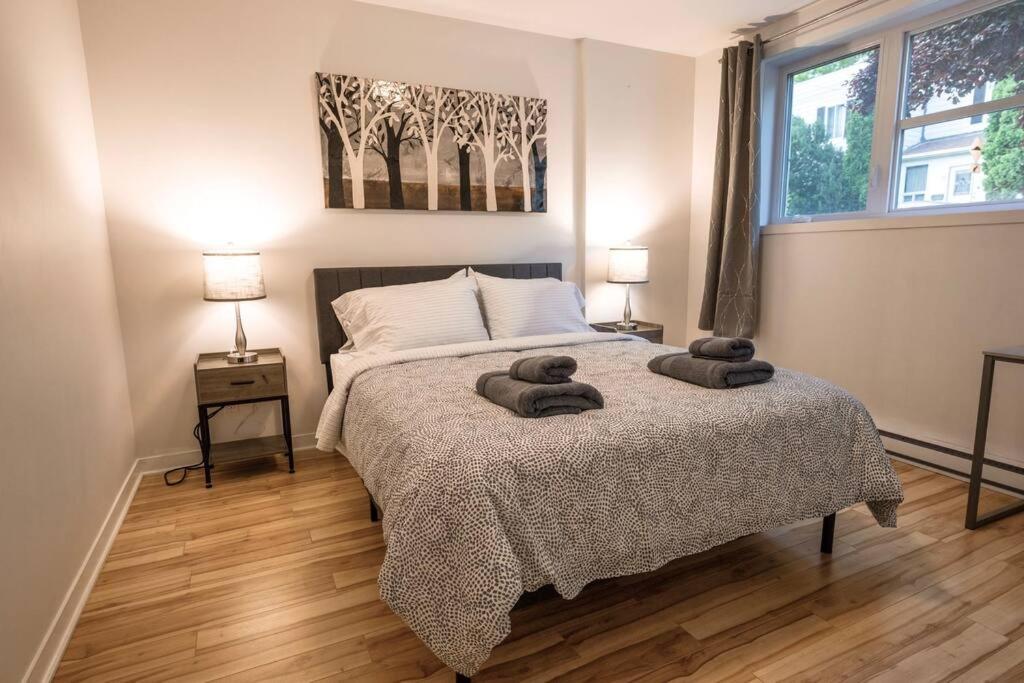 Modern 3BR 4beds apartment AC WiFi Free Parking