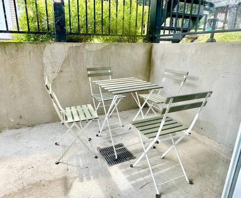 Modern 3BR 4beds apartment AC WiFi Free Parking
