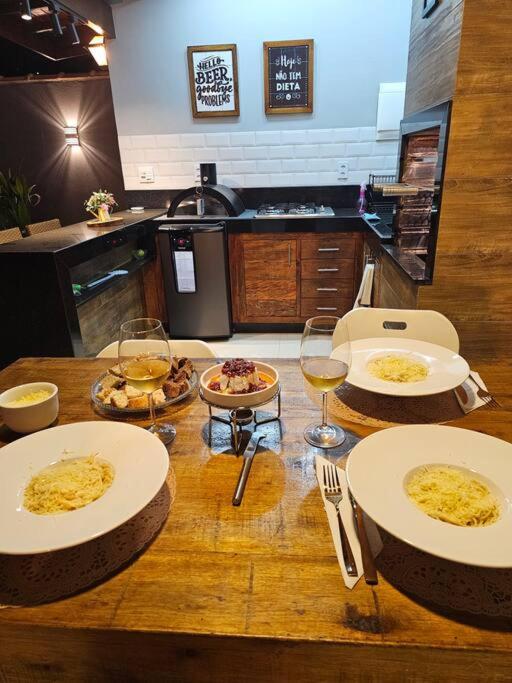 CASA AMARELA RECANTO Mesmo bairro da pizzeria Borgo Del Vino