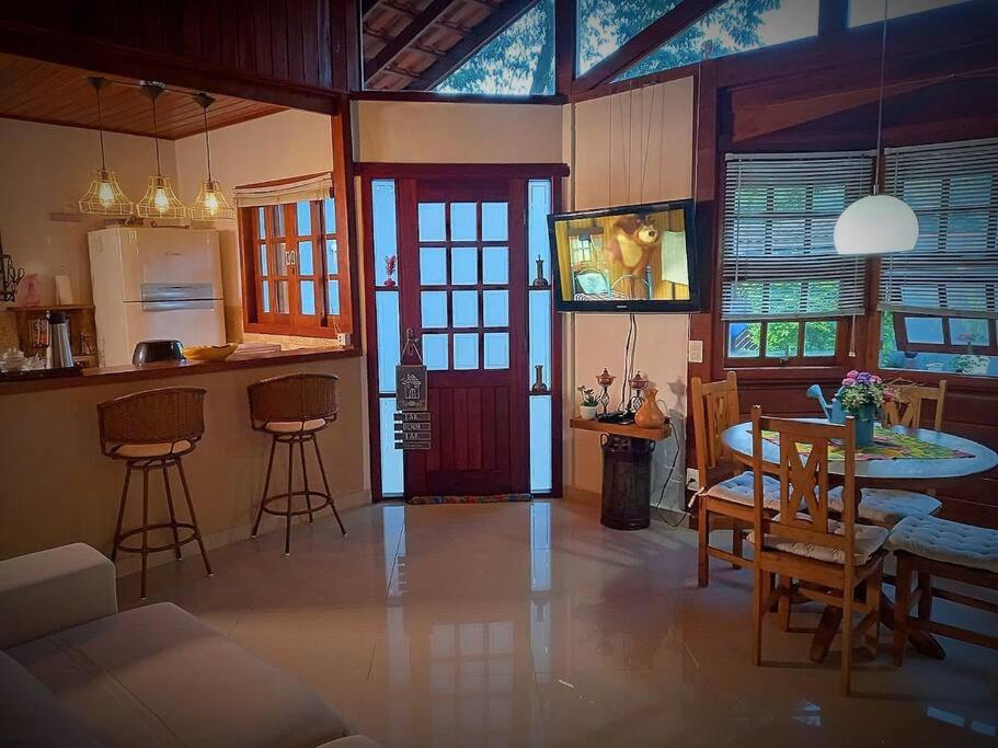 CASA AMARELA RECANTO Mesmo bairro da pizzeria Borgo Del Vino
