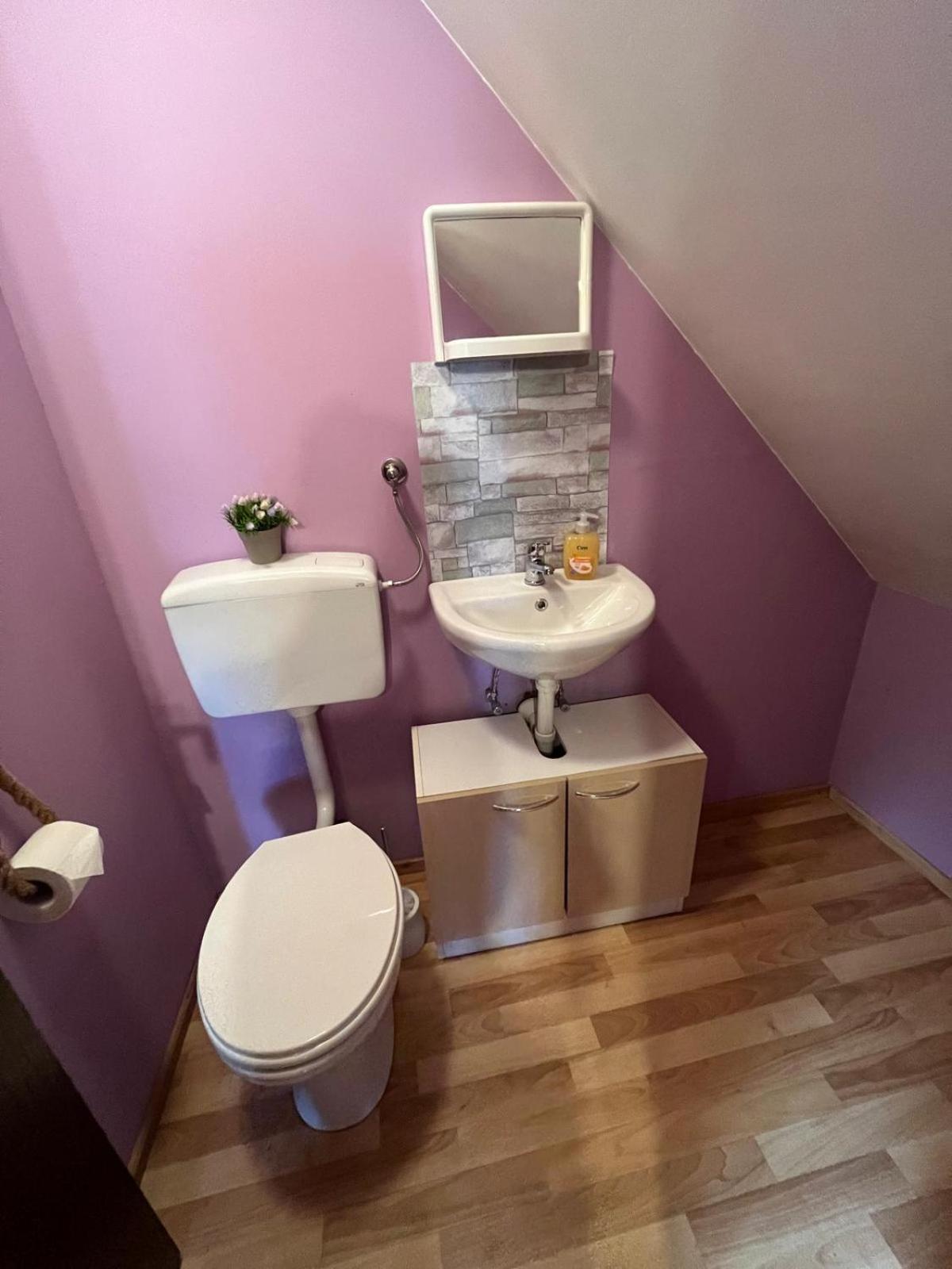 Wooden house Ante self check - in and check - out view 5