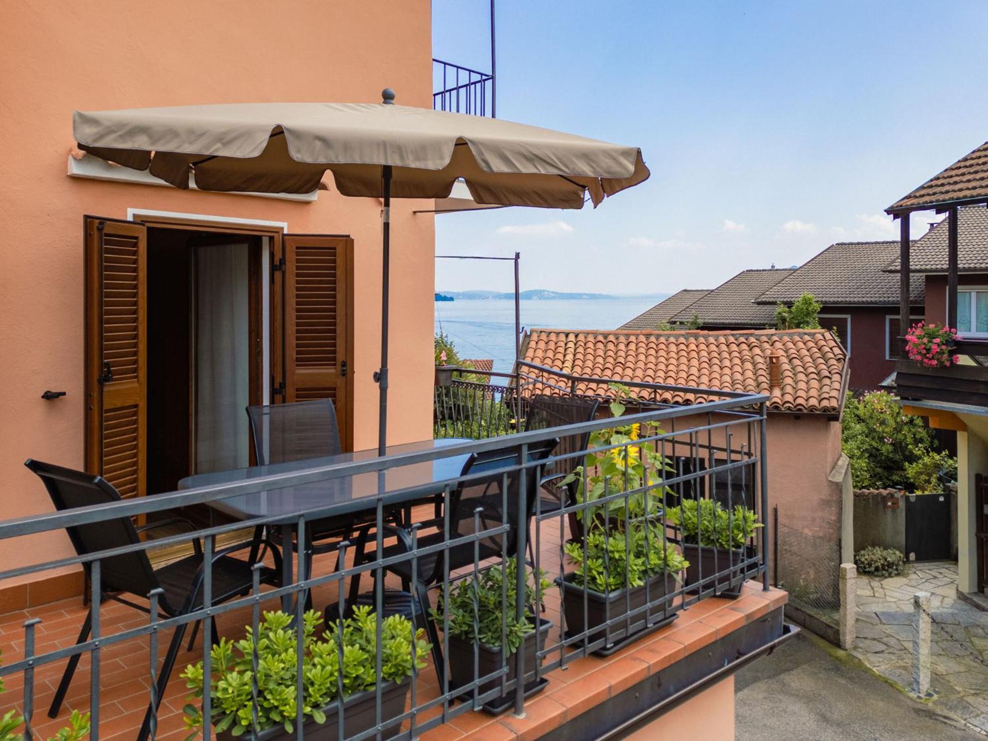 Apartment Cà Dai Noni - Family & Pet Friendly - Terrace - Near Lake Maggiore view 2